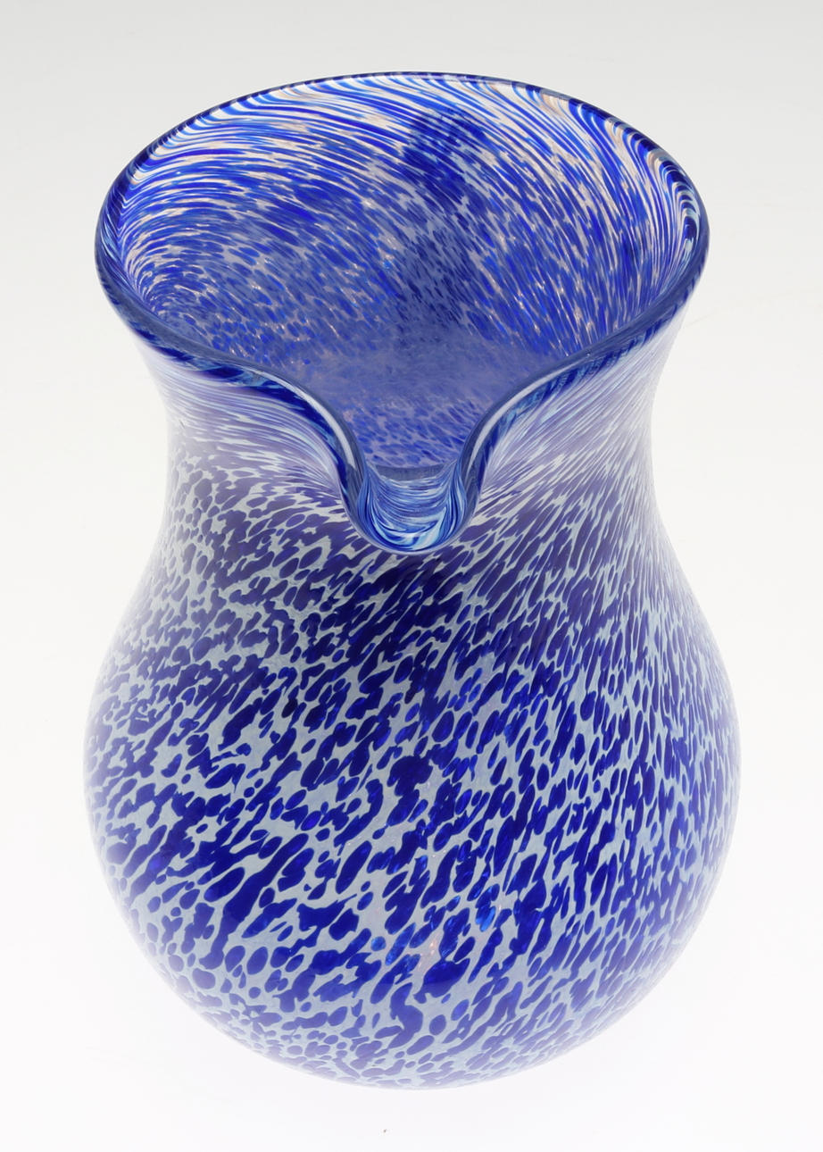 TILLBRINGARE, glas, Ulrica Hydman Vallien, Boda, signerad.