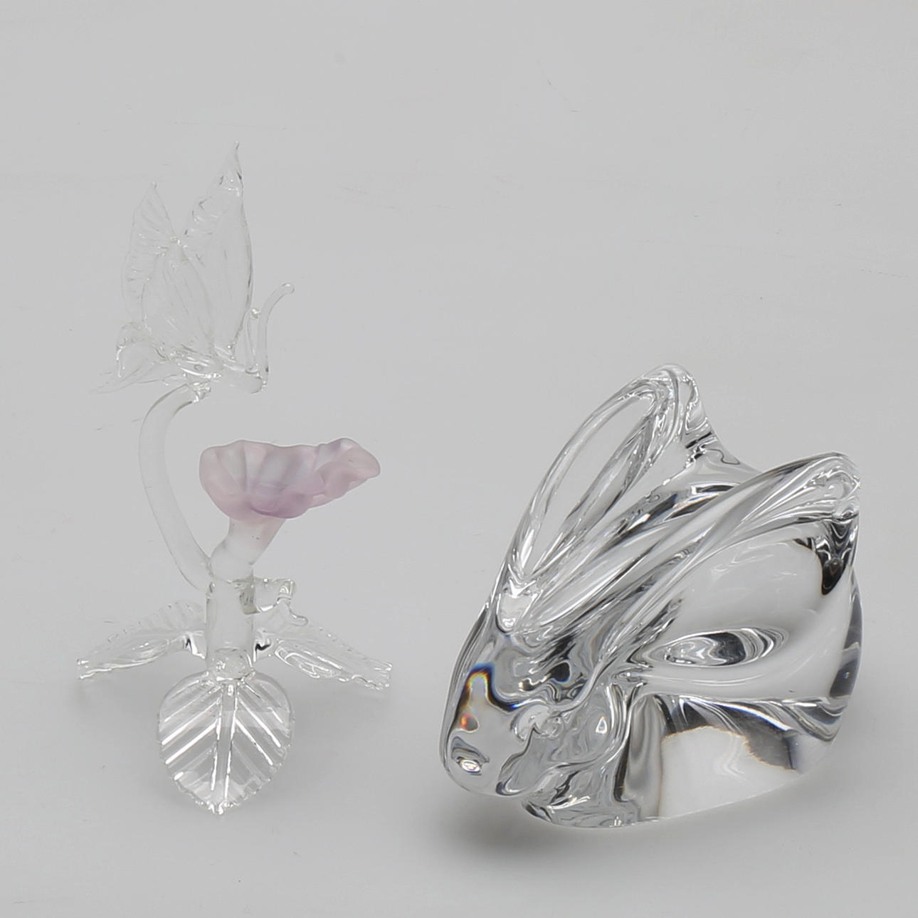 GLASSKULPTURER, 2 st bl.a Orrefors kristall. Kanin och fjäril.