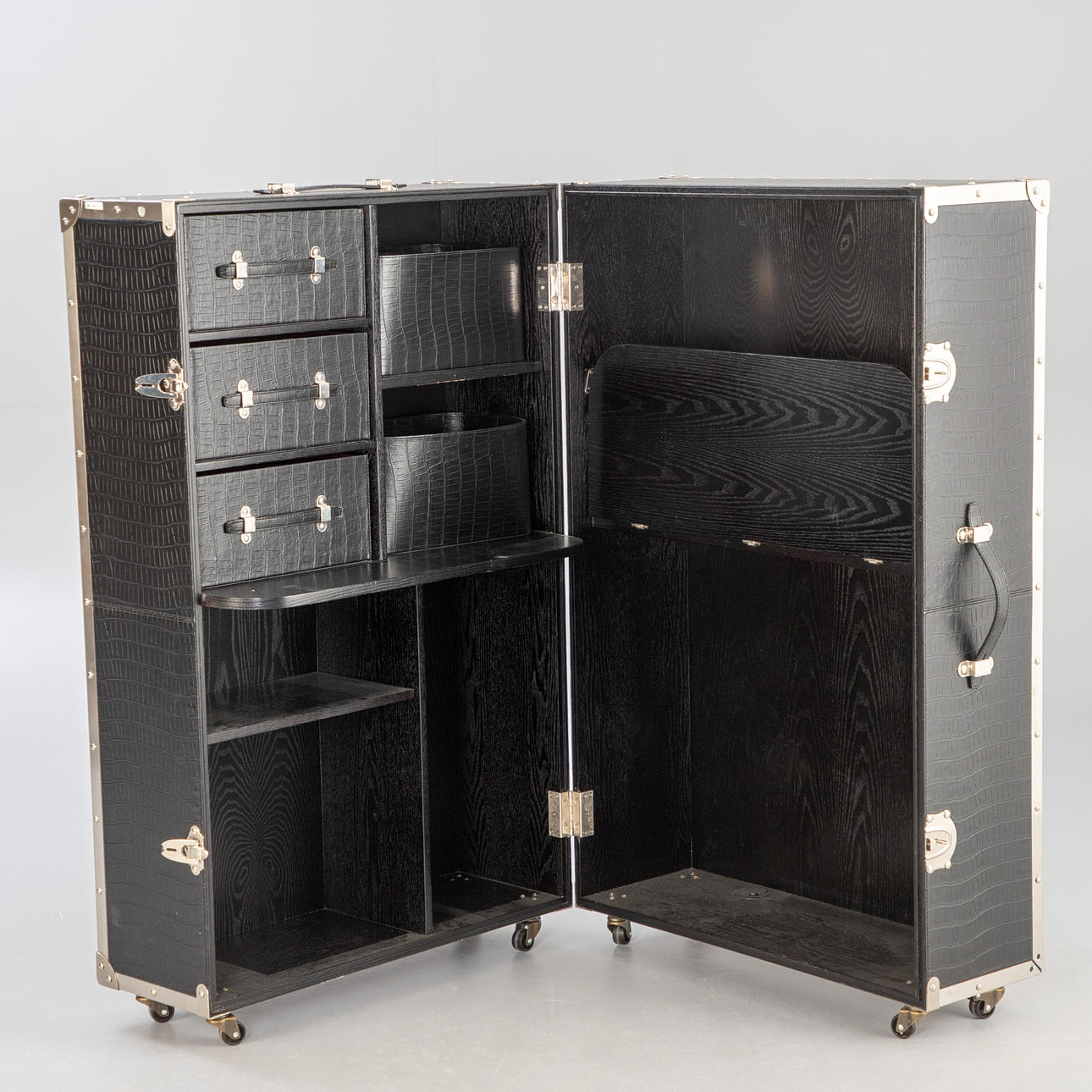 Kare Design, kuffertbord/barskab.