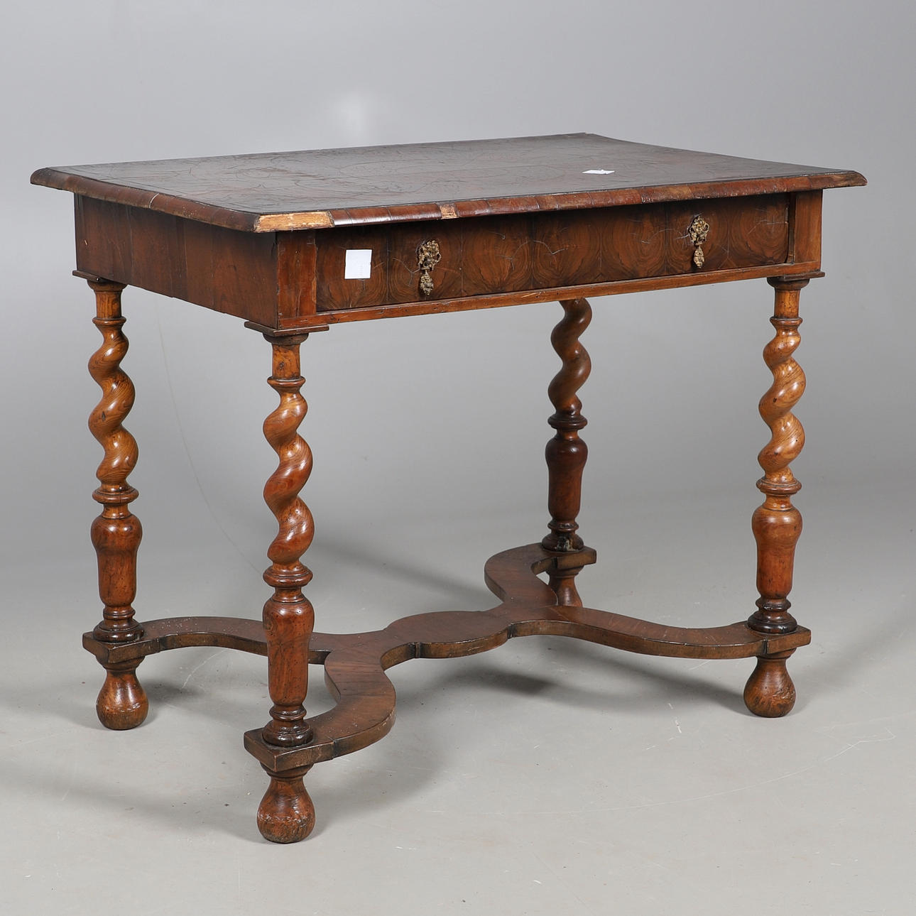 MESA AUXILIAR ESTILO WILLIAM & MARY.