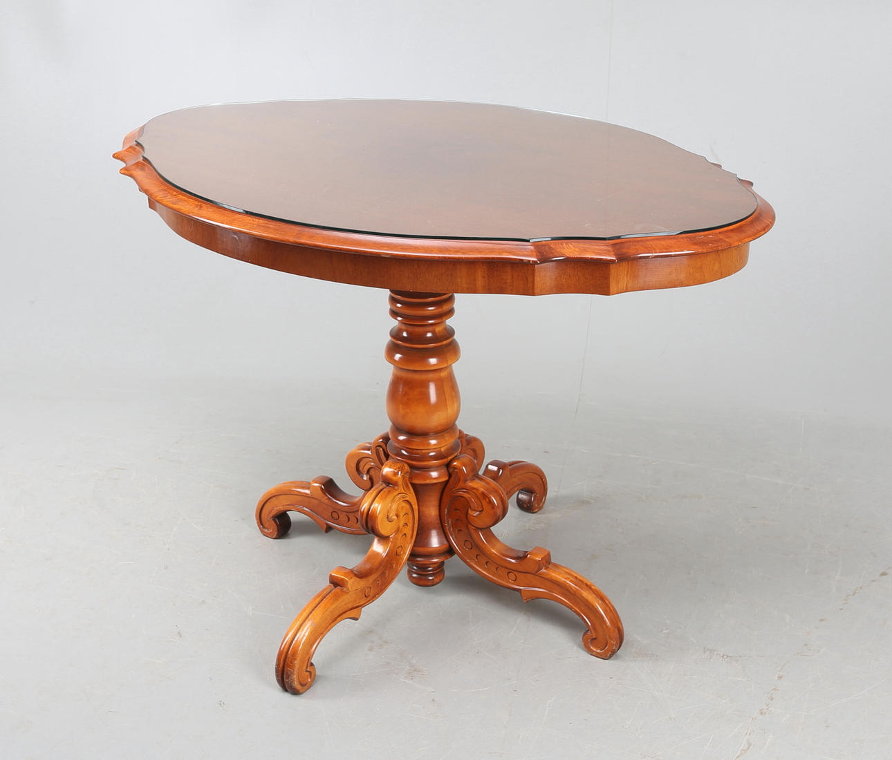 SALONGSBORD med glasskiva, rokokostil, 1900-tal.