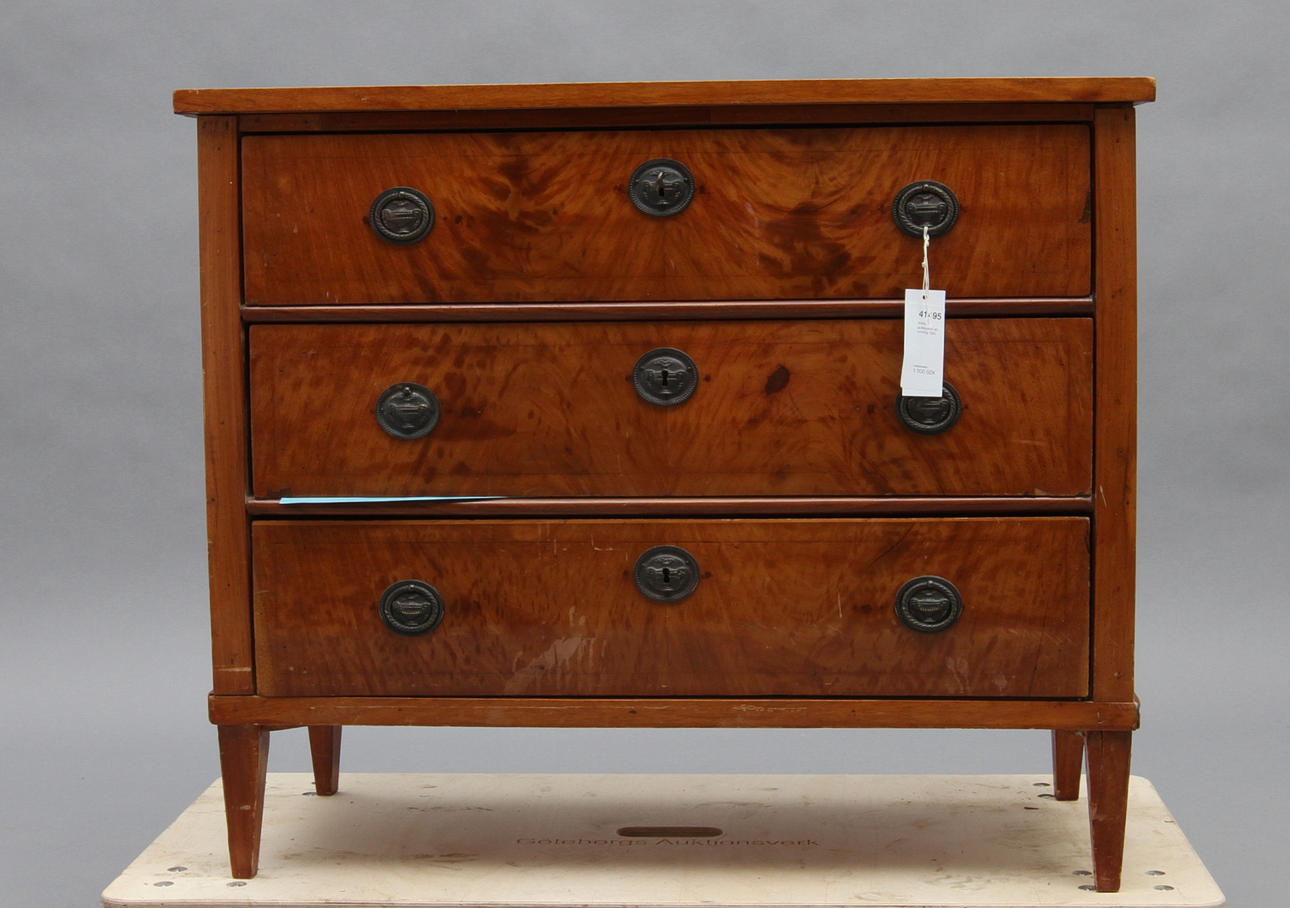 BYRÅ, gustaviansk stil, omkring 1900.