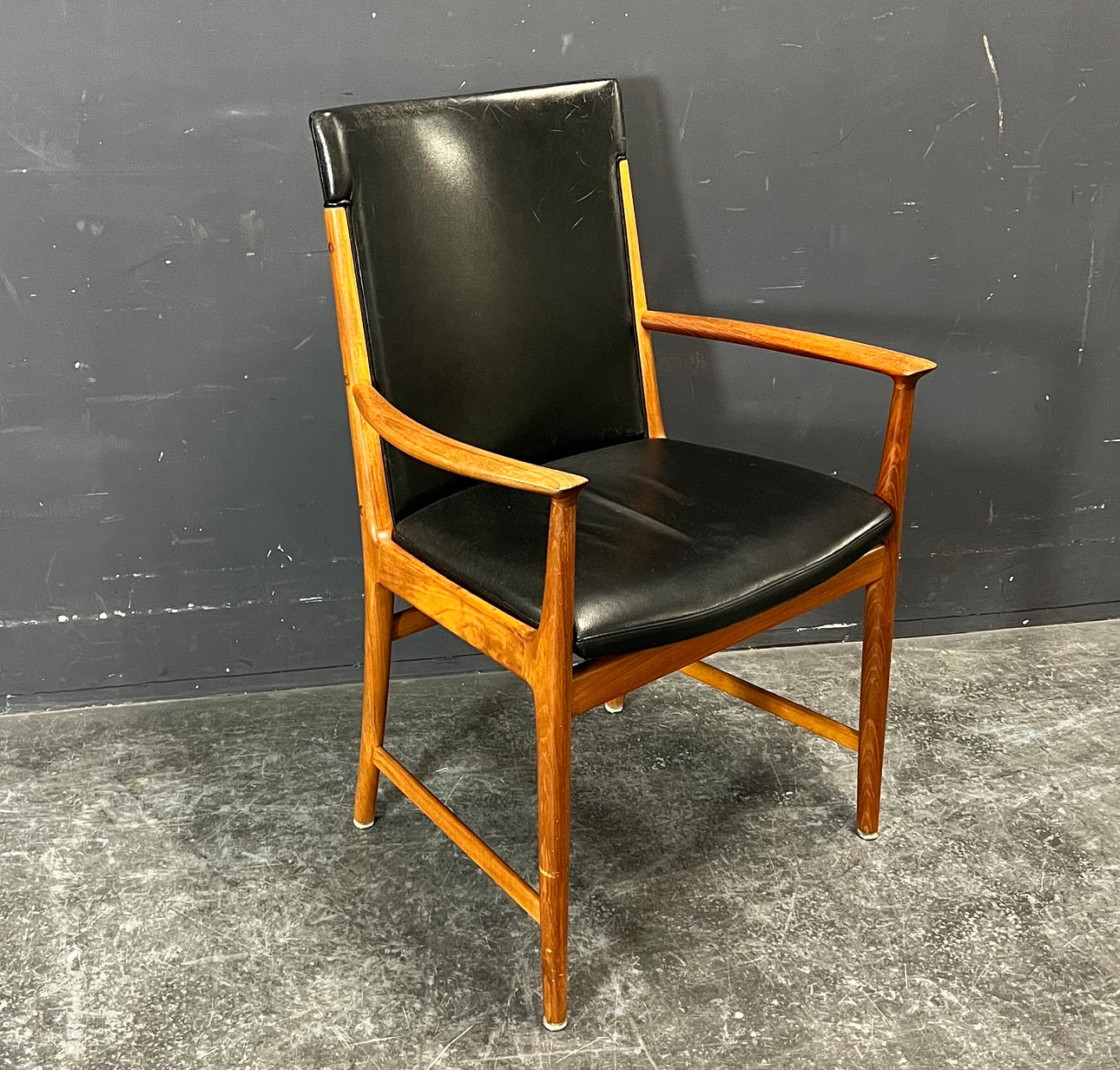 KAI LYNGFELDT-LARSEN. NOJATUOLI.