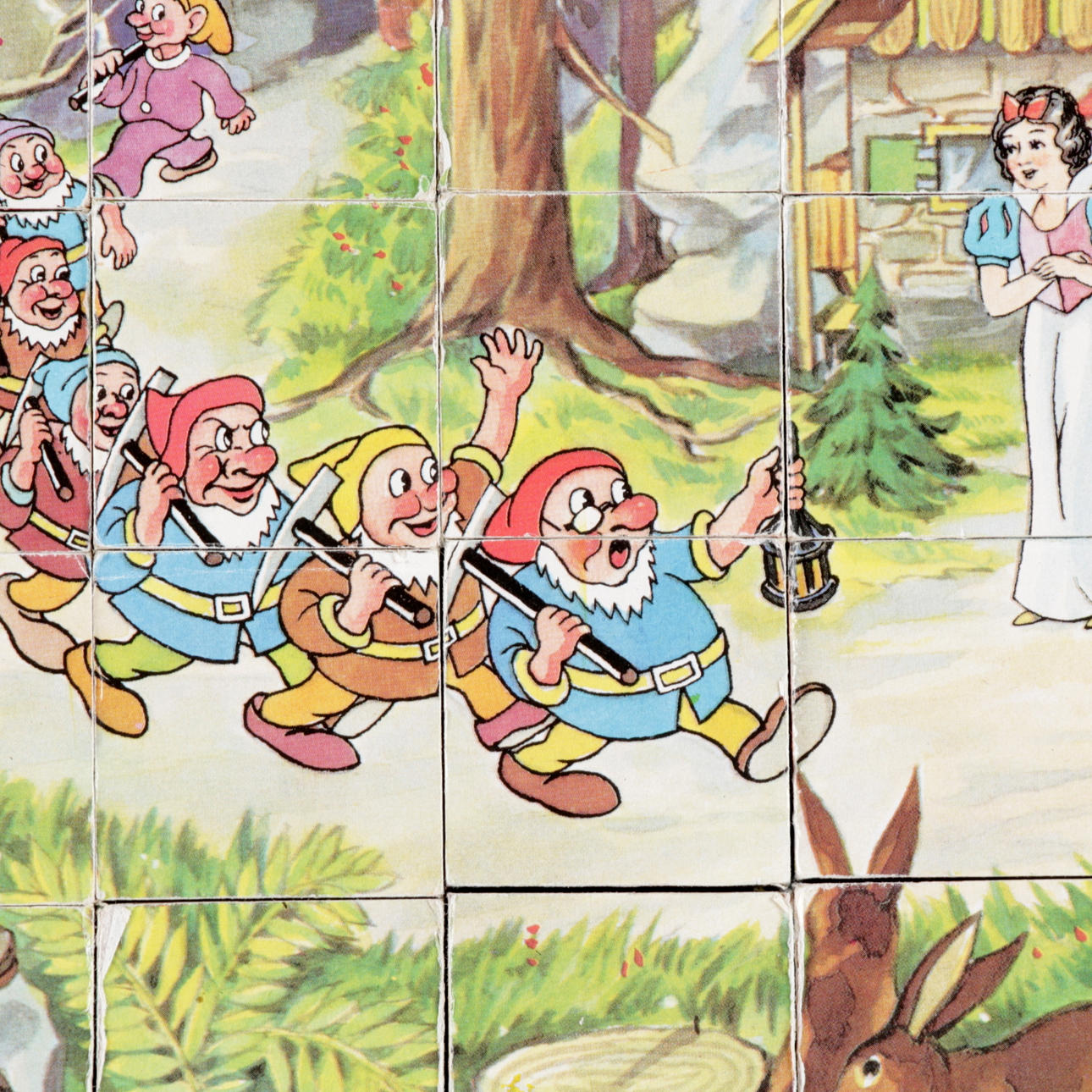 PUSSEL, klossmodell, motiv av Snövit och de sju dvärgarna, 1900-tal.