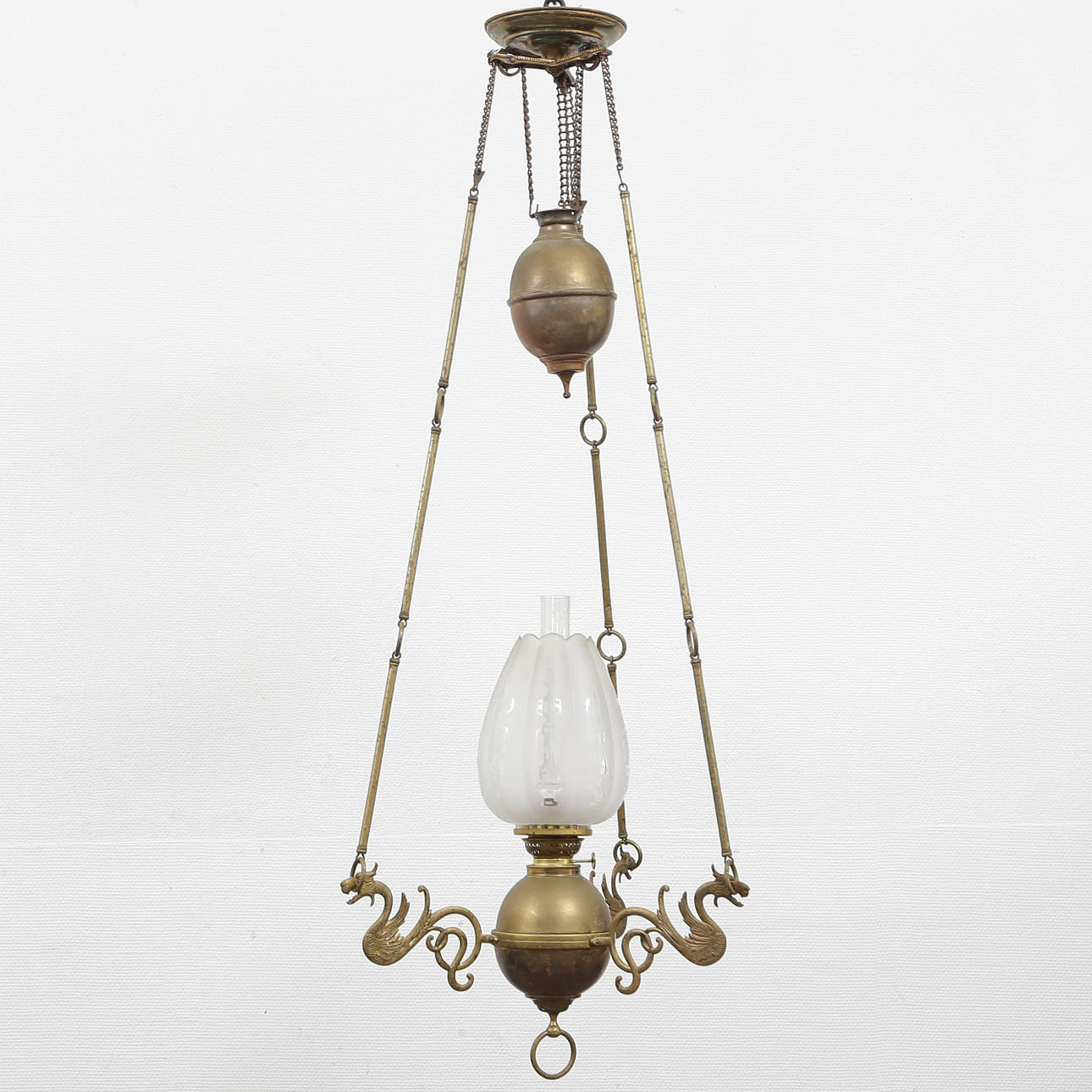 PETROLEUM-PENDELLEUCHTE, MESSING, SPÄTES 19. JAHRHUNDERT.