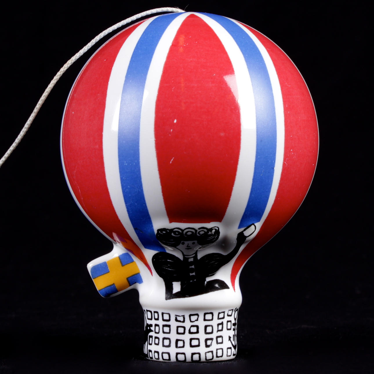 FIGURIN, stengods, Liten luftballong ur serien "Traffic", Lisa Larson, Gustavsberg, 1970-tal.