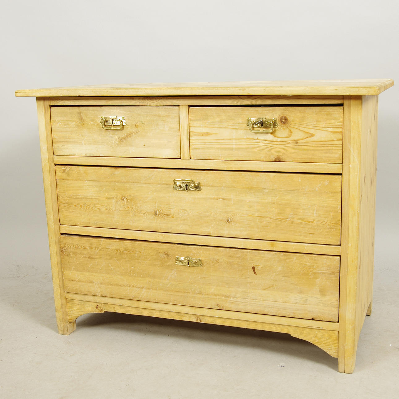 BYRÅ, 4-lådig, fur, tidigt 1900-tal.