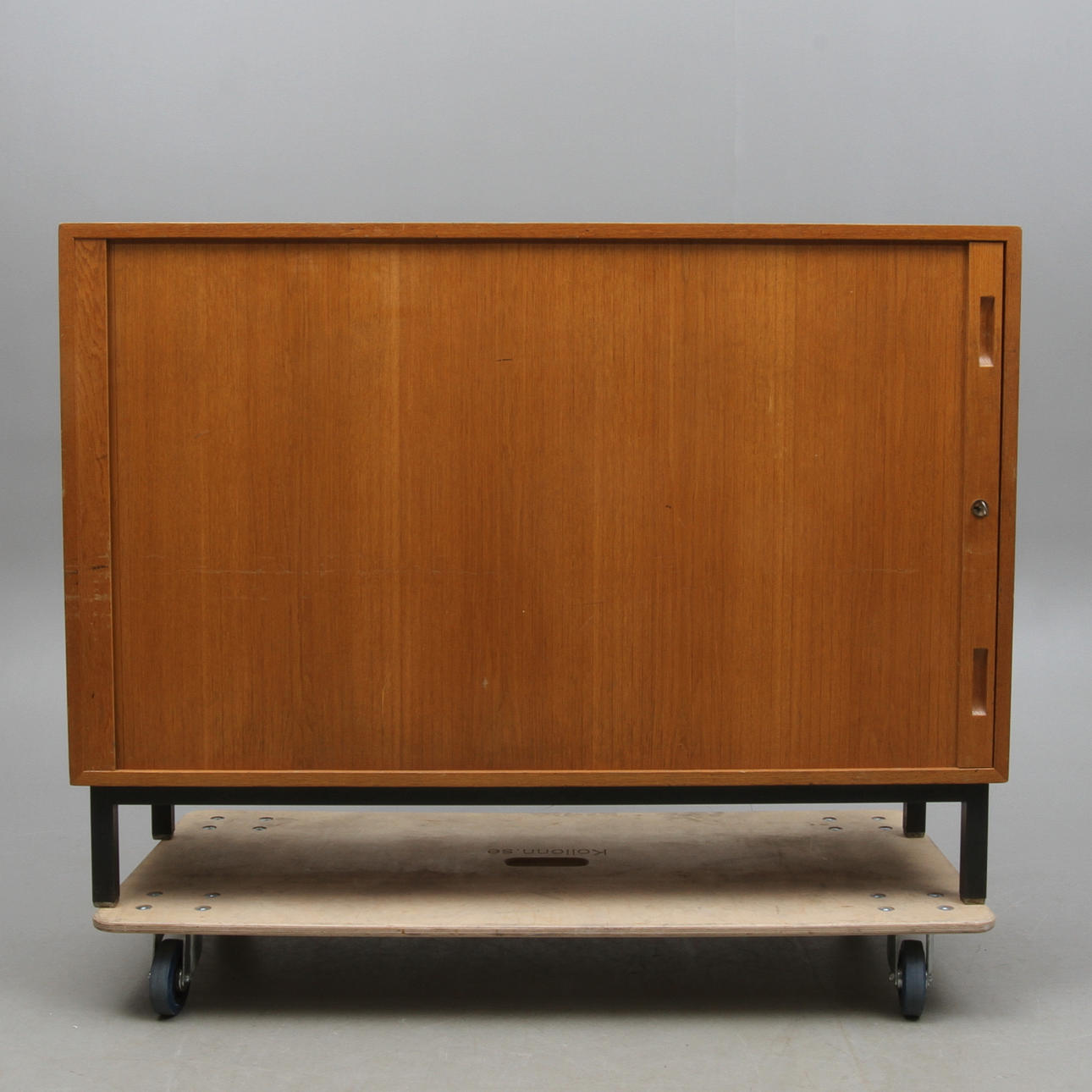 SIDEBOARD med jalusi, Åtvidaberg, omkring 1900-talets mitt.