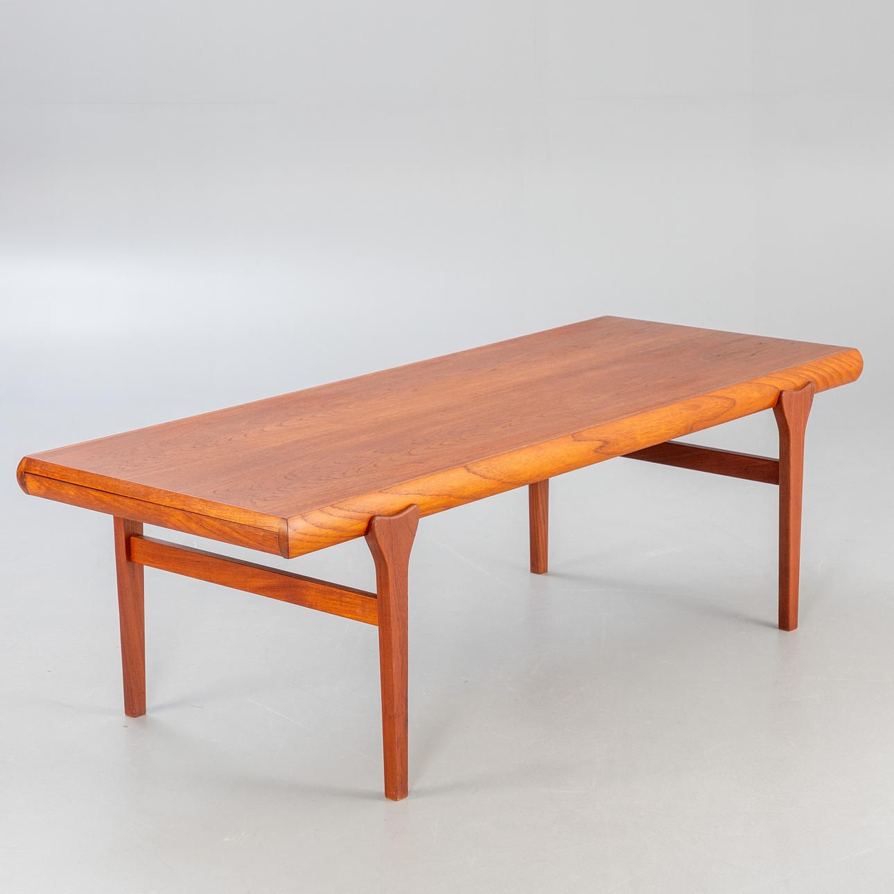 JOHANNES ANDERSEN. Teak coffee table, Denmark, 1960s.