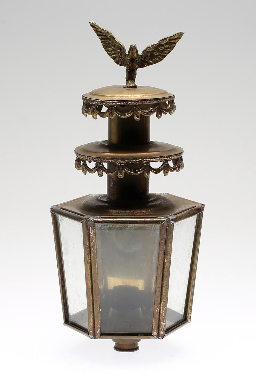 VAGNSLYKTA, mässing samt glas, 1800-tal.