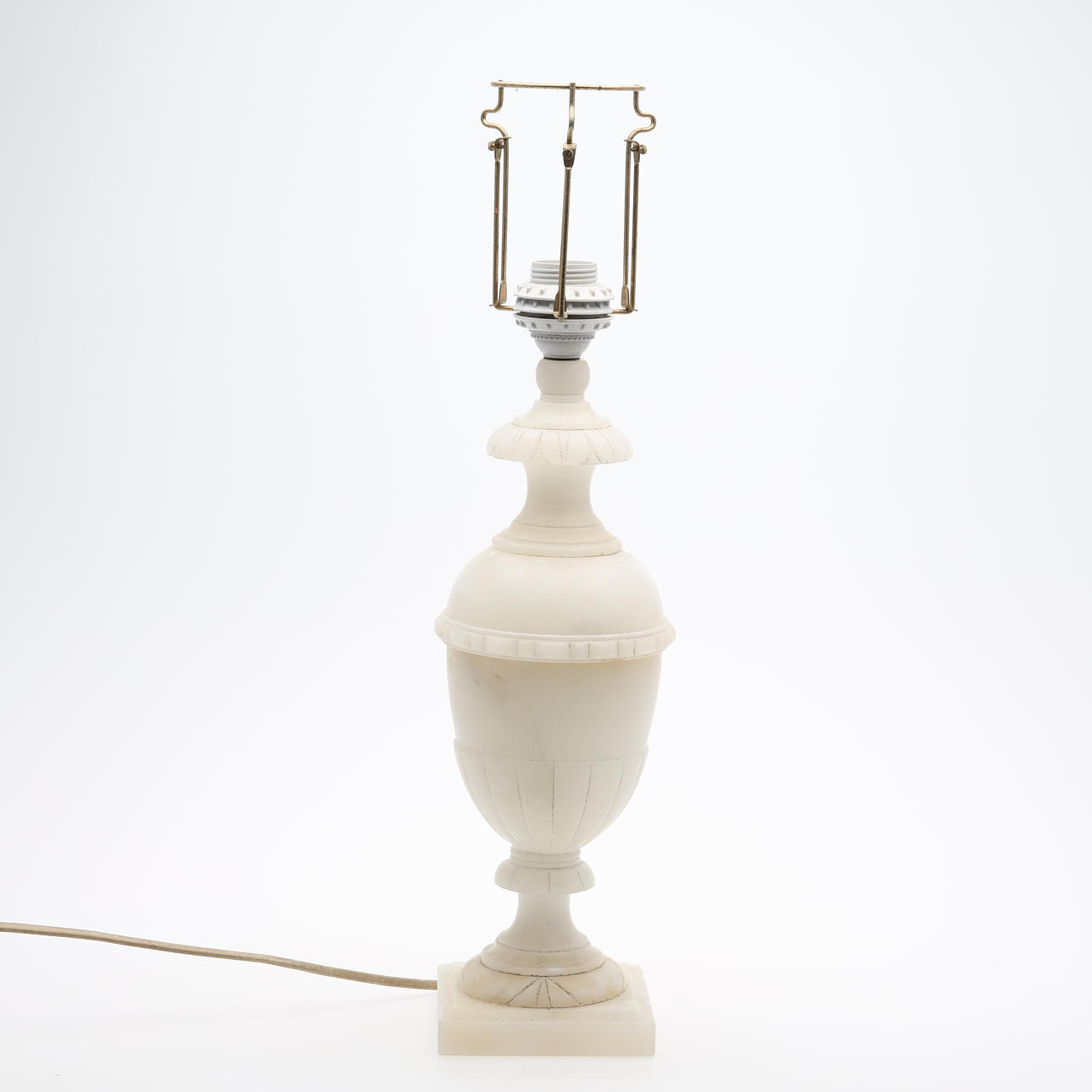 Eine Alabaster-Tischlampe aus dem 20. Jahrhundert.