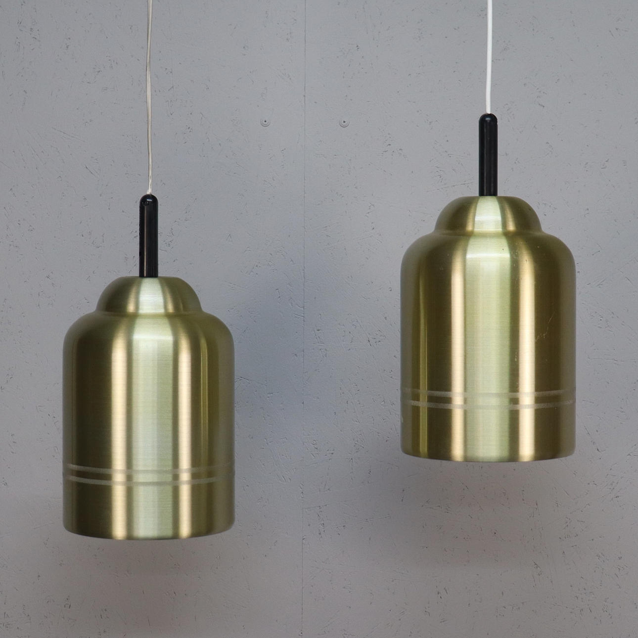 PHILIPS, blomlampor i gulmetall, 1970-tal, 1 par.