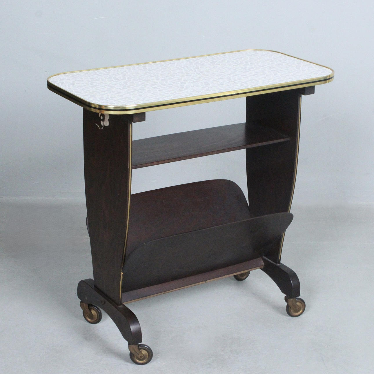 Small table/side table on wheels.