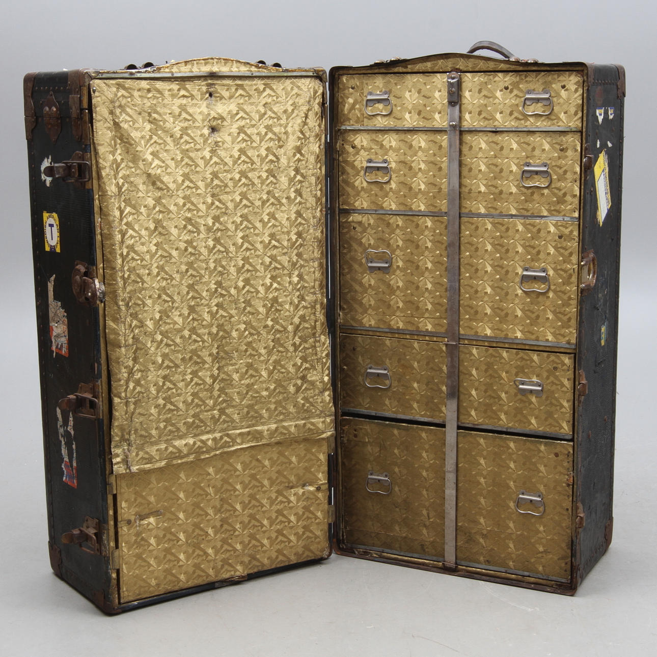 RESEGARDEROB / AMERIKAKOFFERT, 1900-talets första kvartal.