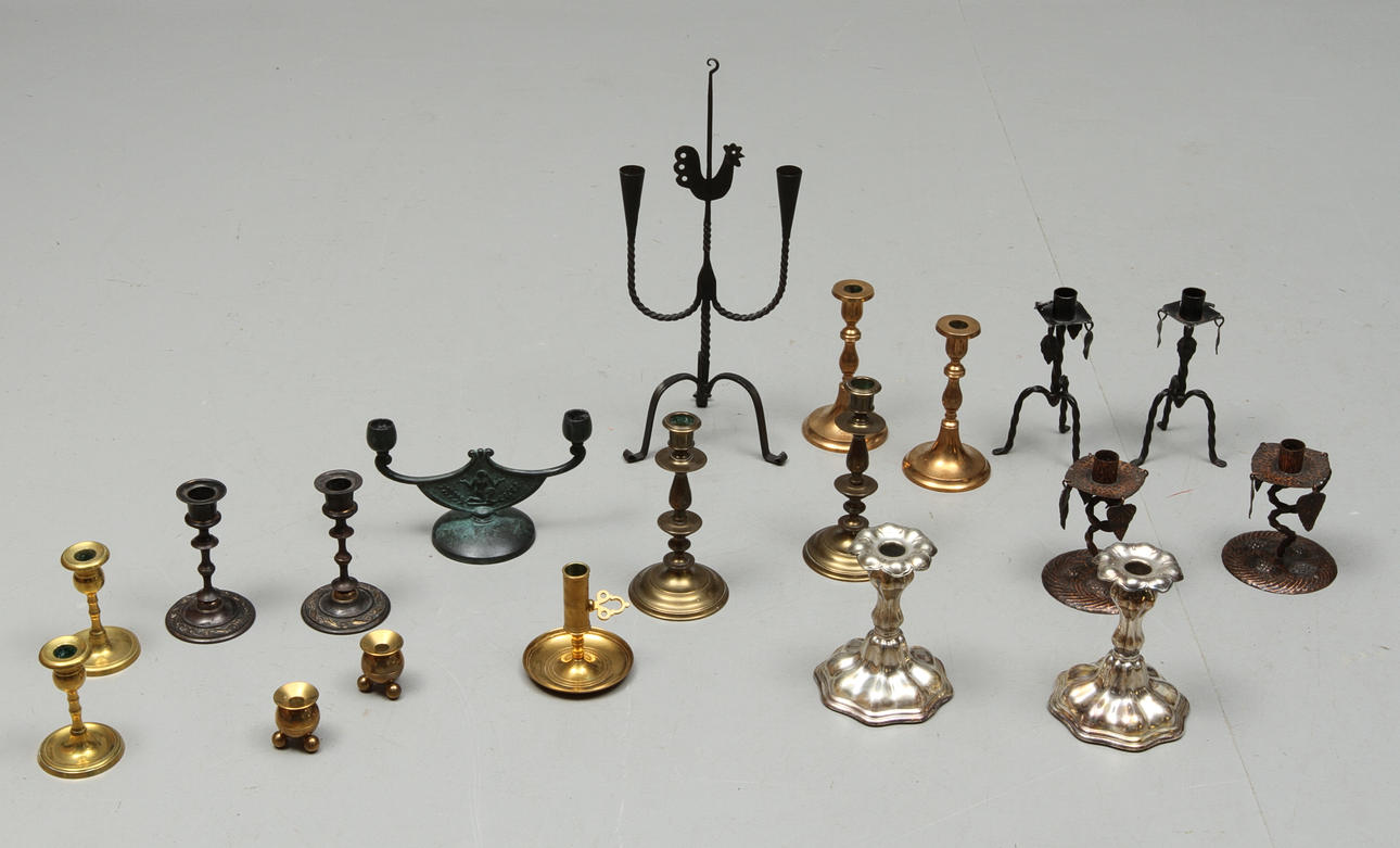 PARTI LJUSSTAKAR, 8 par samt 3 udda, varierande modeller och material. Mestadels 1900-tal.