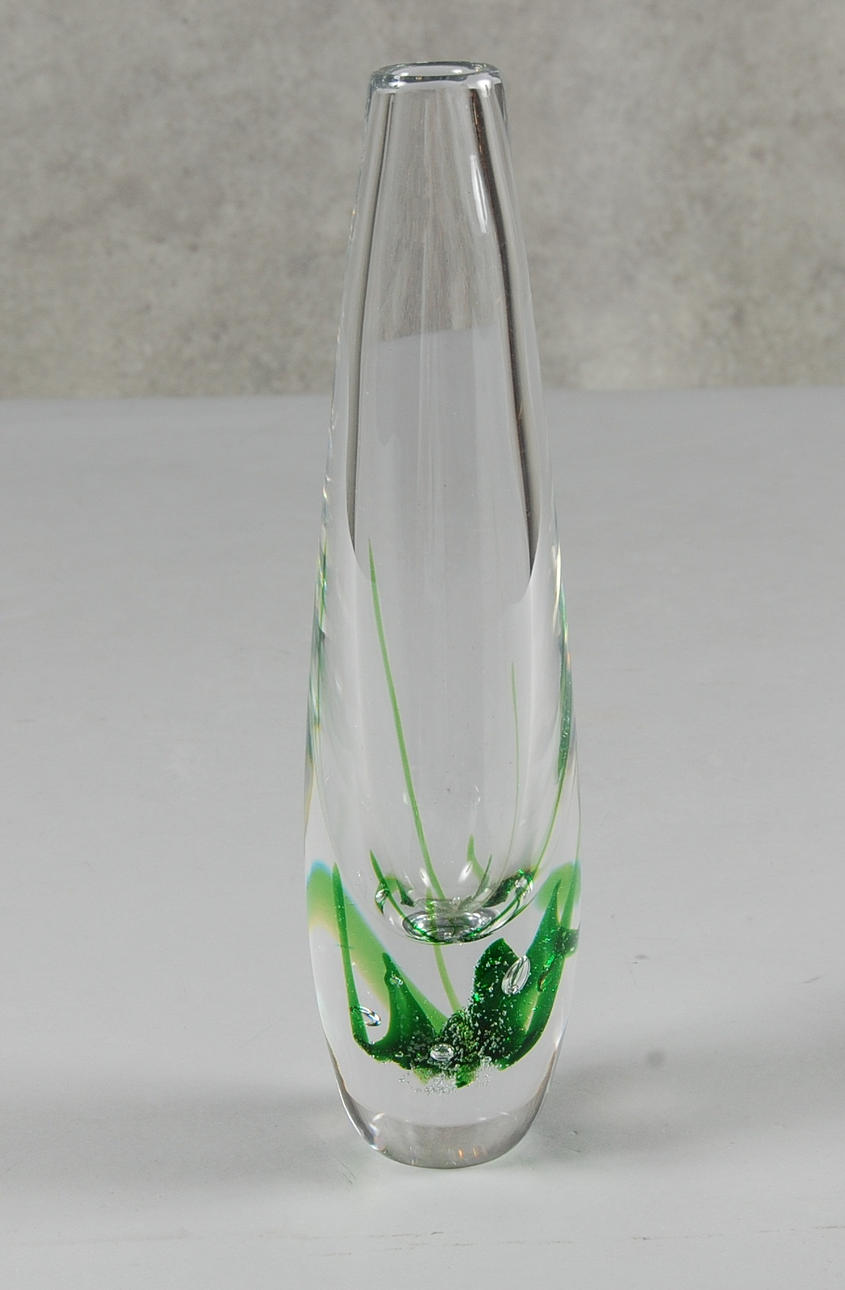 VICKE LINDSTRAND. sjögräsvas, signerad, Kosta.