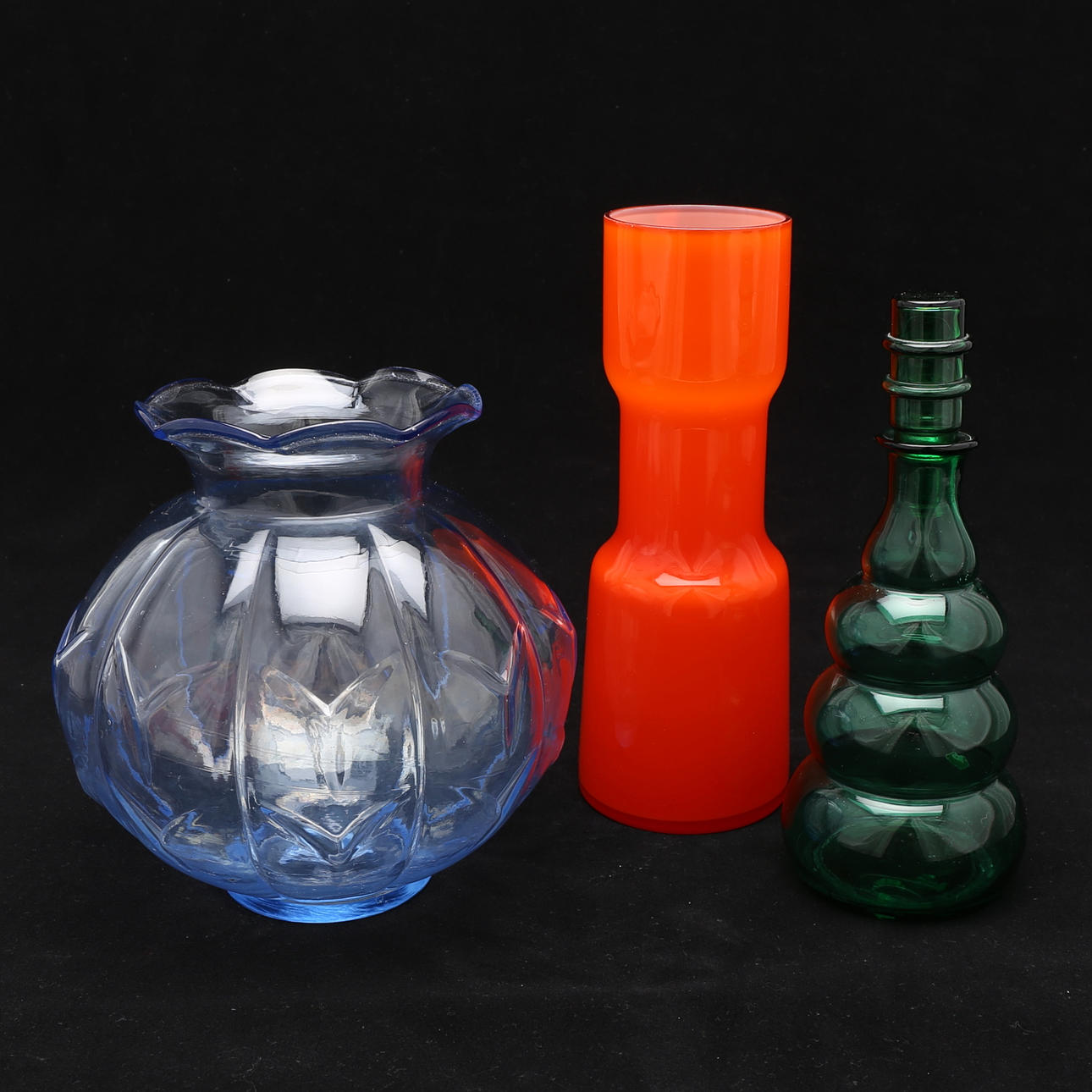 VASER, 2 st samt KARAFF, Edvin Ollers Elme, Limmared.