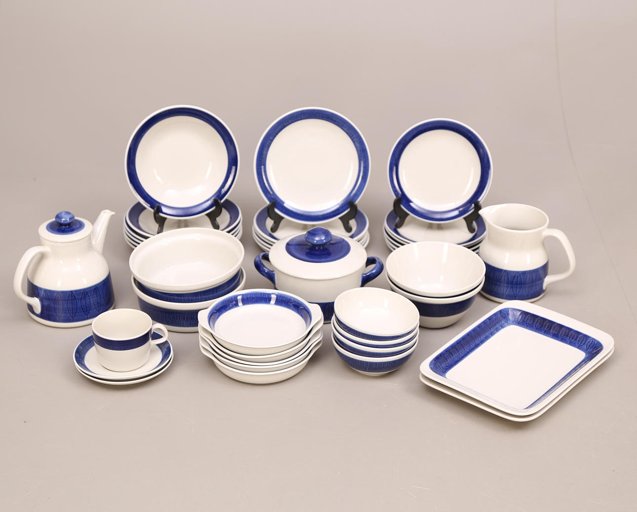 MATSERVIS, 39 delar, porslin, Koka blå - Rörstrand, sent 1900-tal.