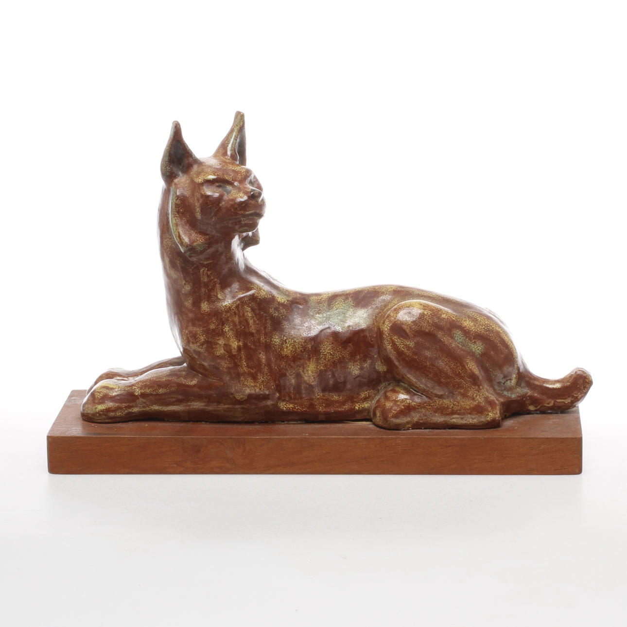 GEORG GANMAR. TILLSKRIVEN. Skulptur, Lodjur, glaserad terracotta.