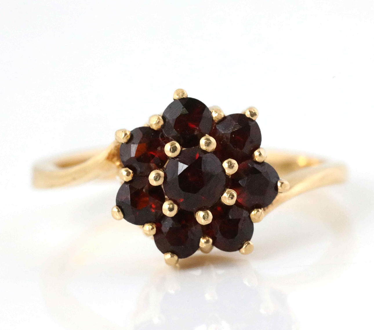 RING, gold 18K, blood red garnets.