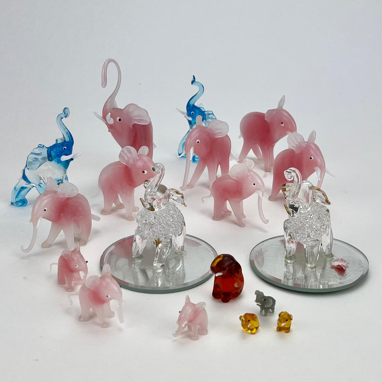 UNA FIESTA DE ELEFANTES, cristal.