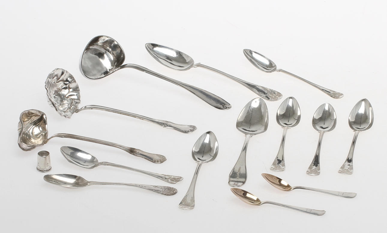 PARTI SILVER, mestadels skedar. Total vikt 292 gram.