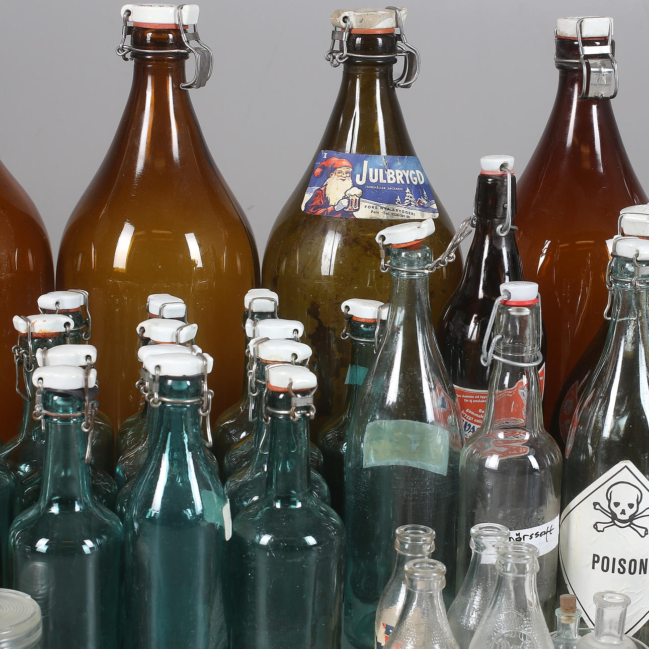 DIVERSE GLASFLASKOR, med mera, ca 41 delar, 1900-tal.