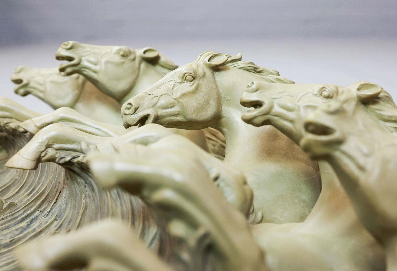 COLGANTE DE PARED CON CABALLOS DE NEPTUNO.