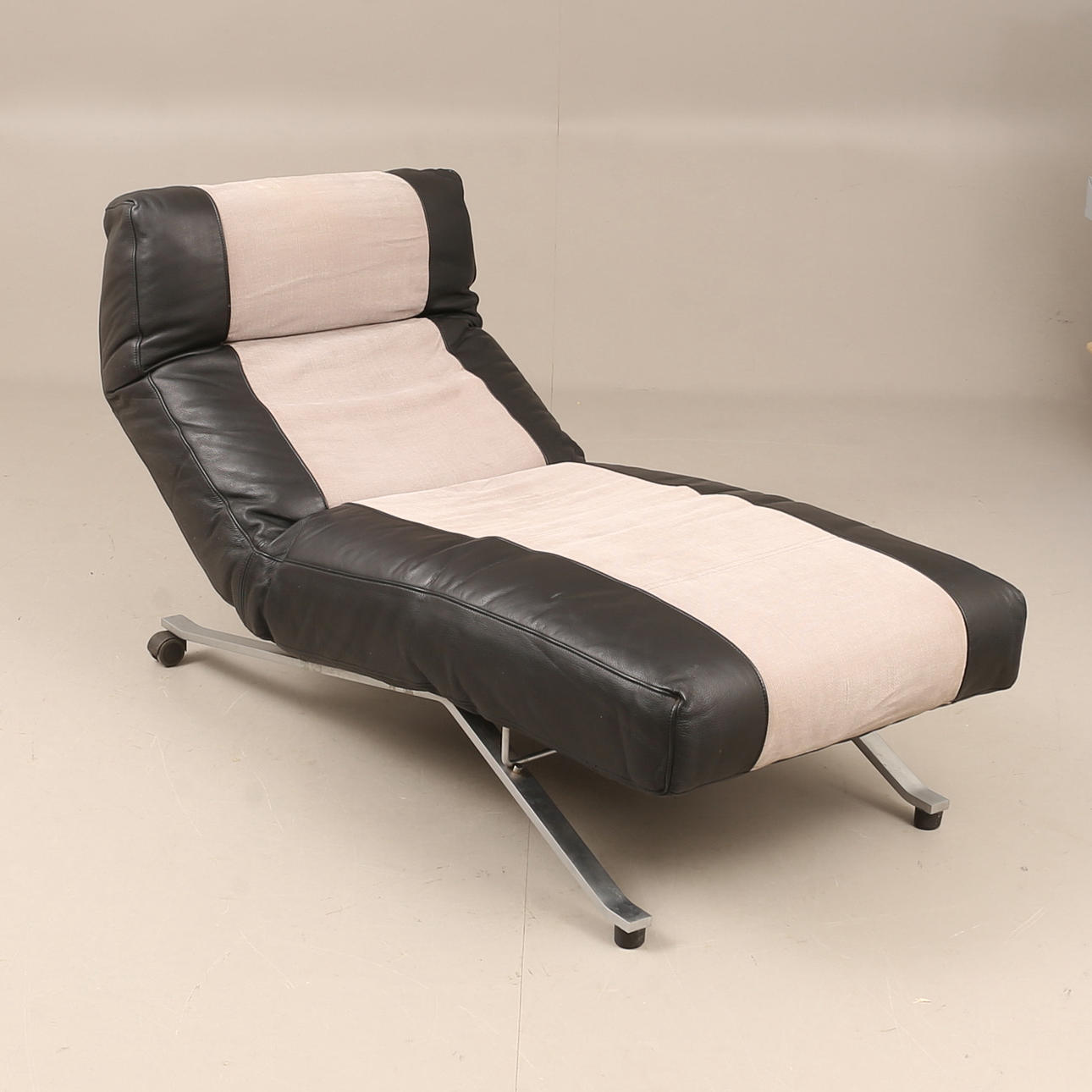 LIGGFÅTÖLJ, Jens Juul Eilersen, "Control", Danmark 1900-talets slut.