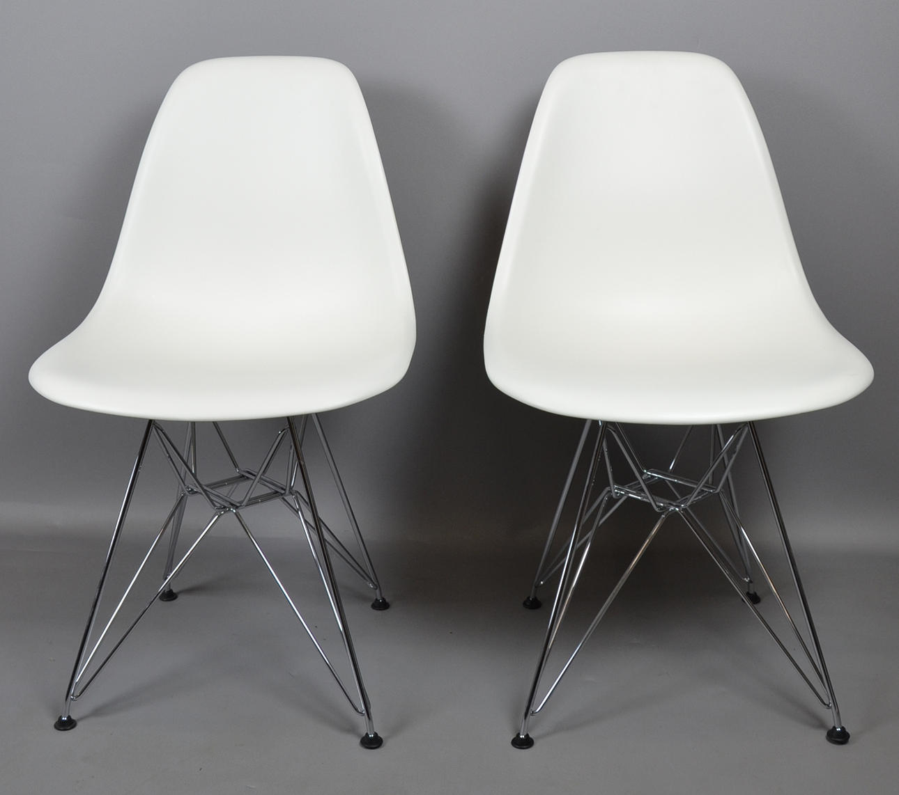 CHARLES & RAY EAMES. TVÅ STOLAR.