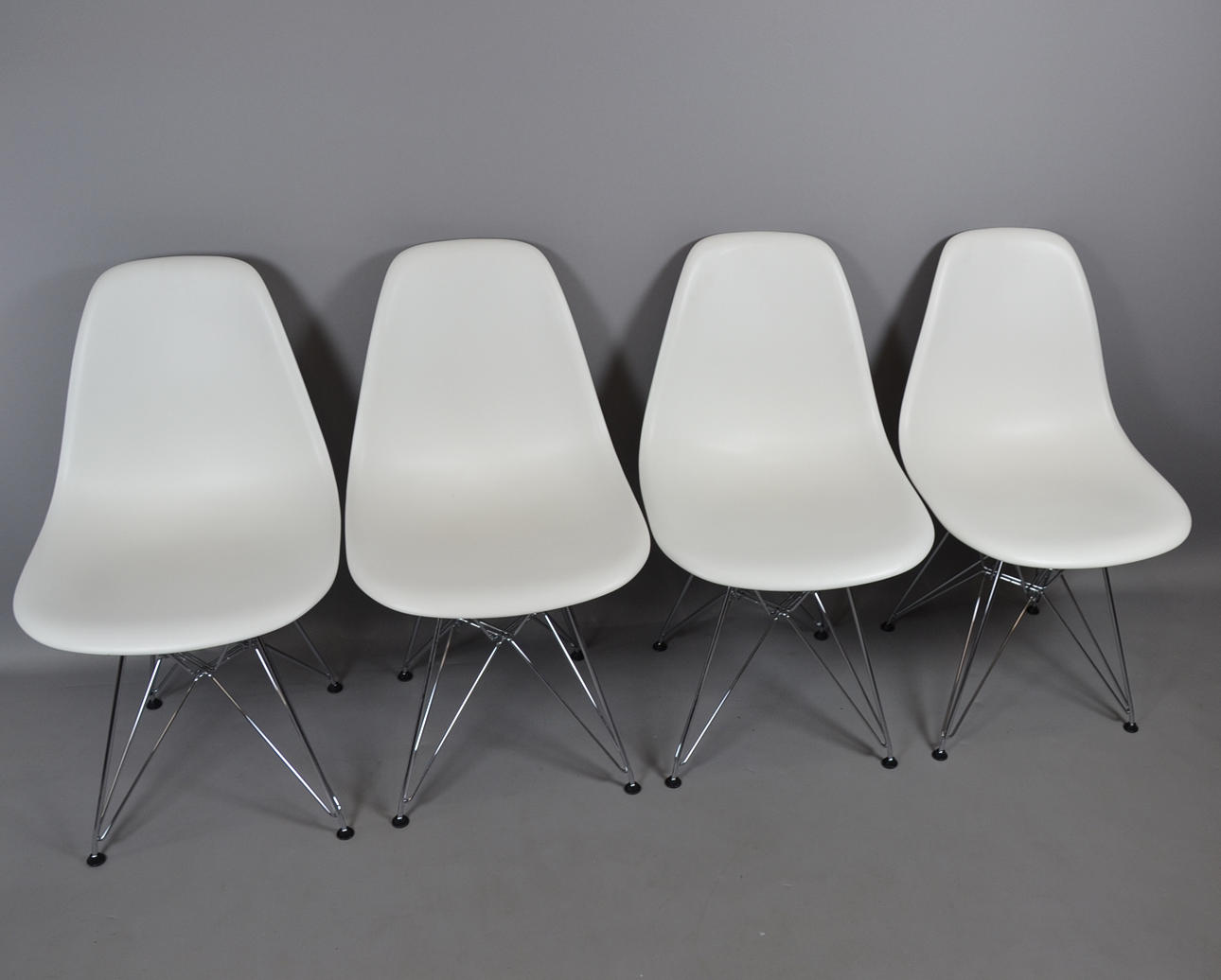 CHARLES & RAY EAMES. FYRA DSR STOLAR VITRA.