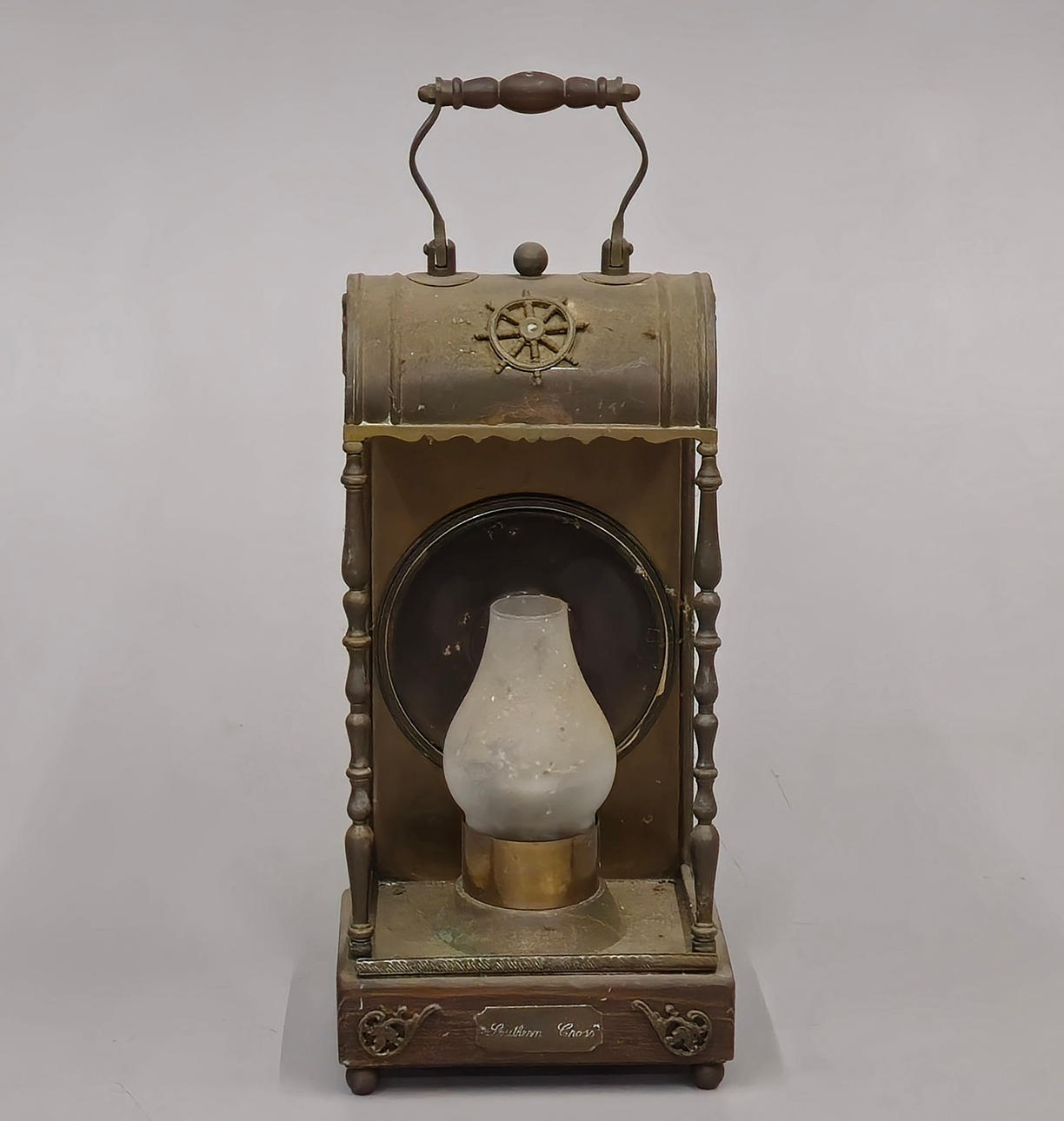 TASCHENLAMPE AUS MASSIVEM MESSING FÜR BOOTSKABINE. ÜBERQUEREN.