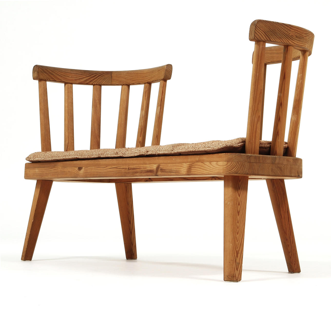 AXEL EINAR HJORTH. Soffa "Utö", syrabetsad furu. Nordiska Kompaniet 1930-tal.