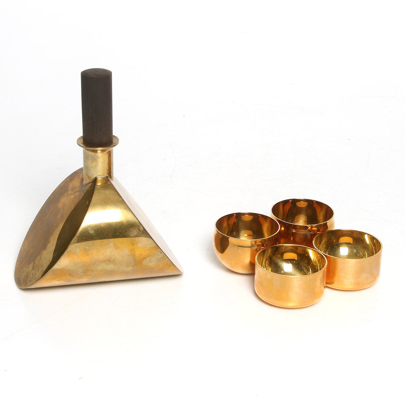 KARAFF och BÄGARE, 5 delar, mässing, Pierre Forsell, Skultuna.