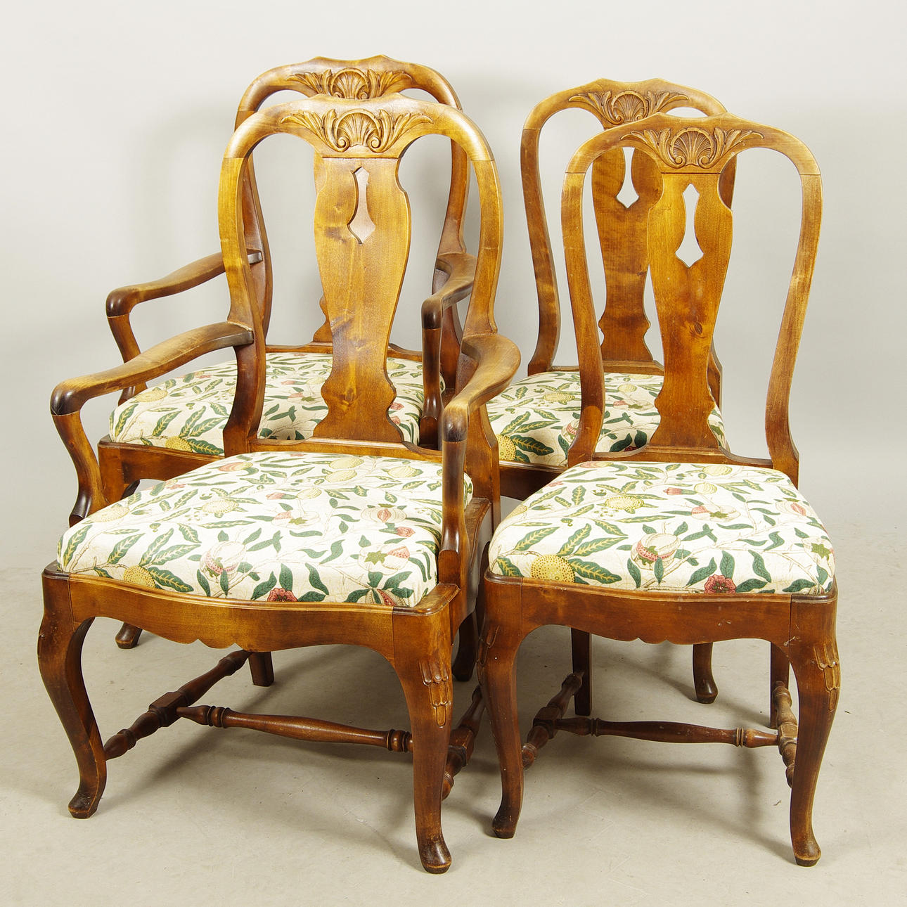 KARMSTOLAR SAMT STOLAR, 2 + 2 stycken, rokokostil, tidigt 1900-tal.