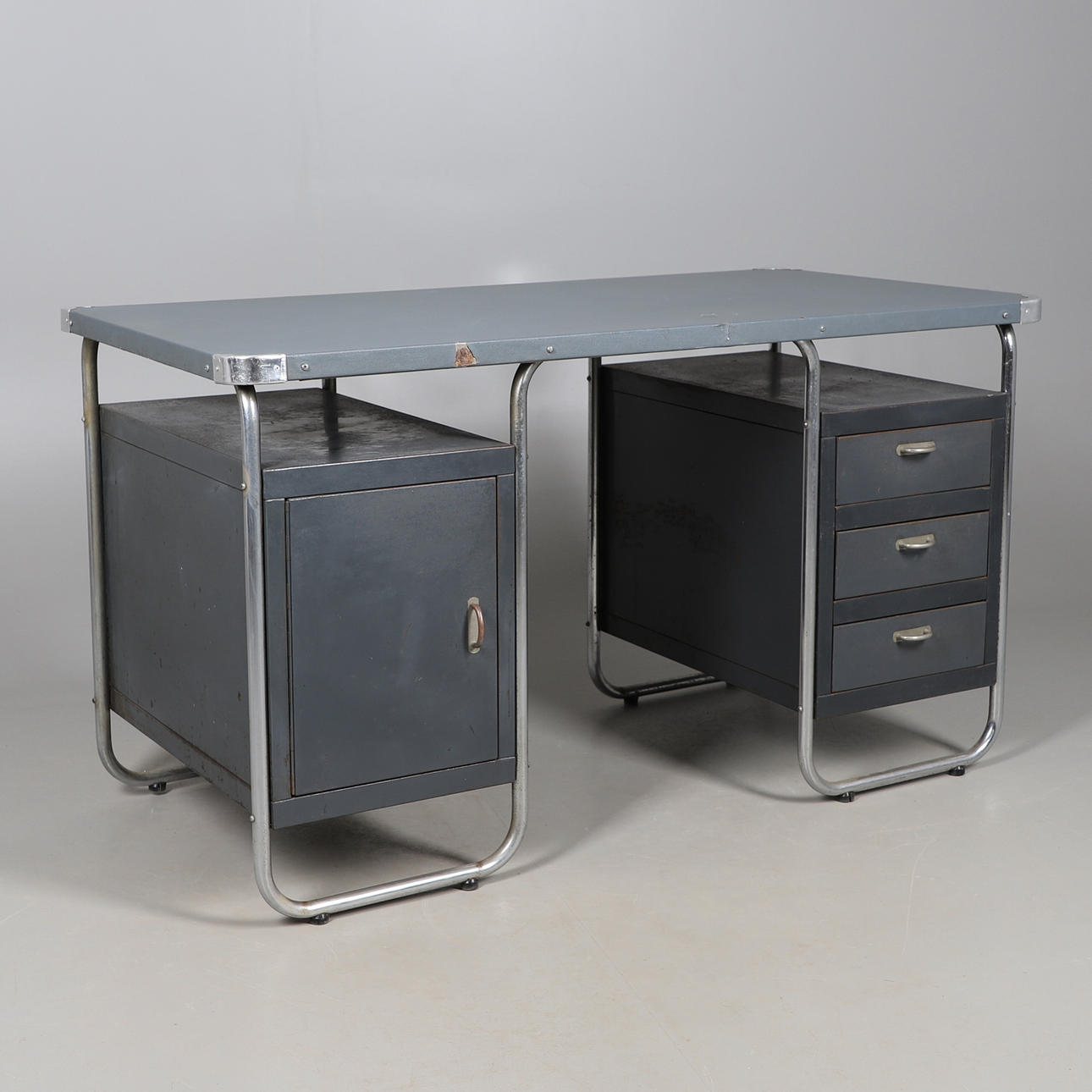 TORCK BAUHAUS INDUSTRIE-SCHREIBTISCH.