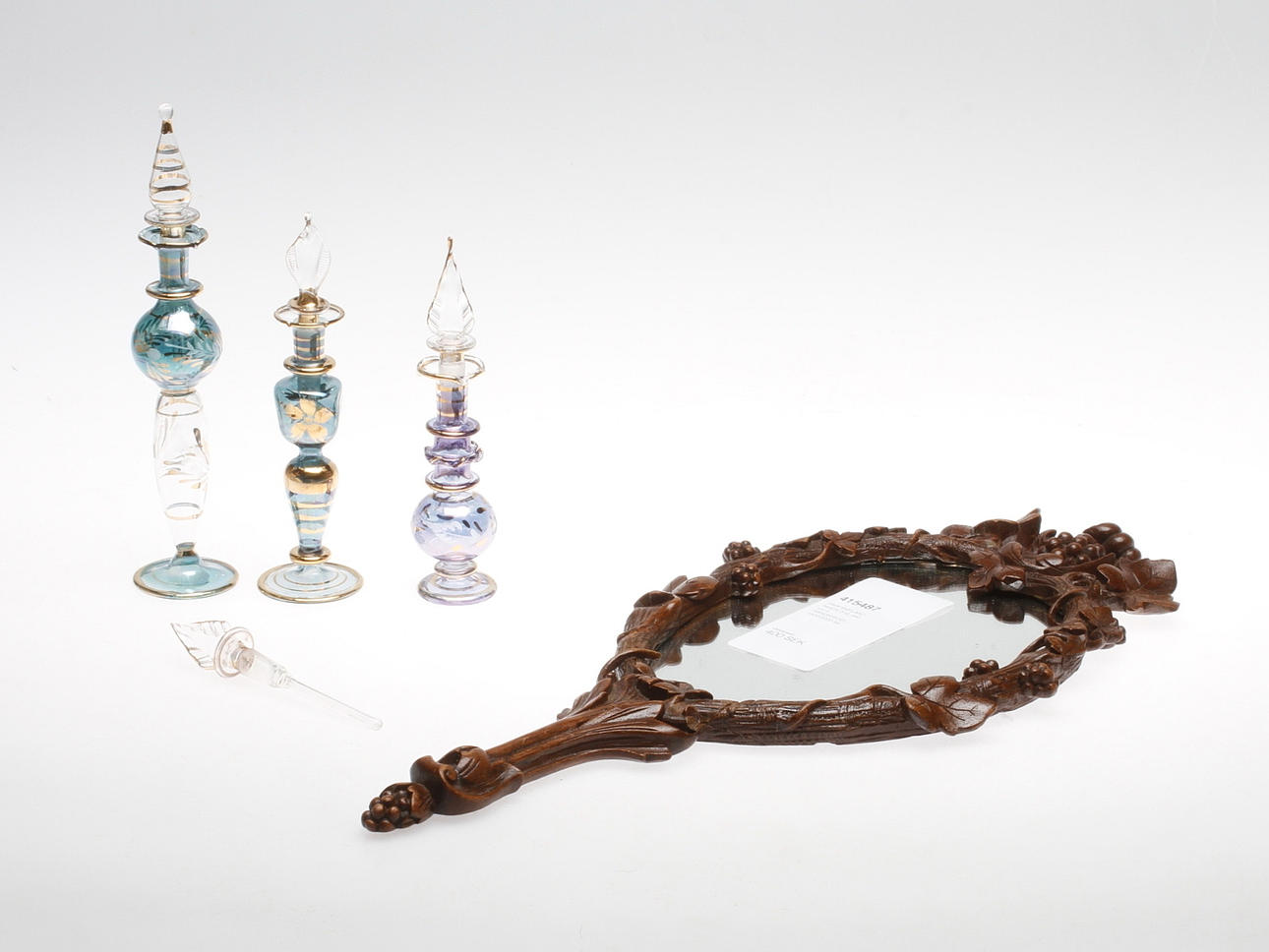 PARFYMFLAKONGER, 3 st, glas samt HANDSPEGEL, 1900/2000-tal.