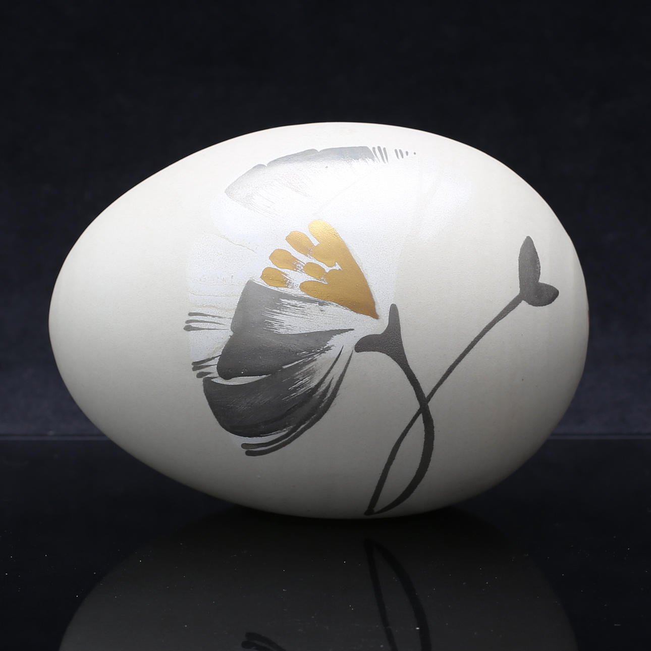 ÄGG i keramik, Eva Paradis, Paradisverkstaden, Öland, 2004.