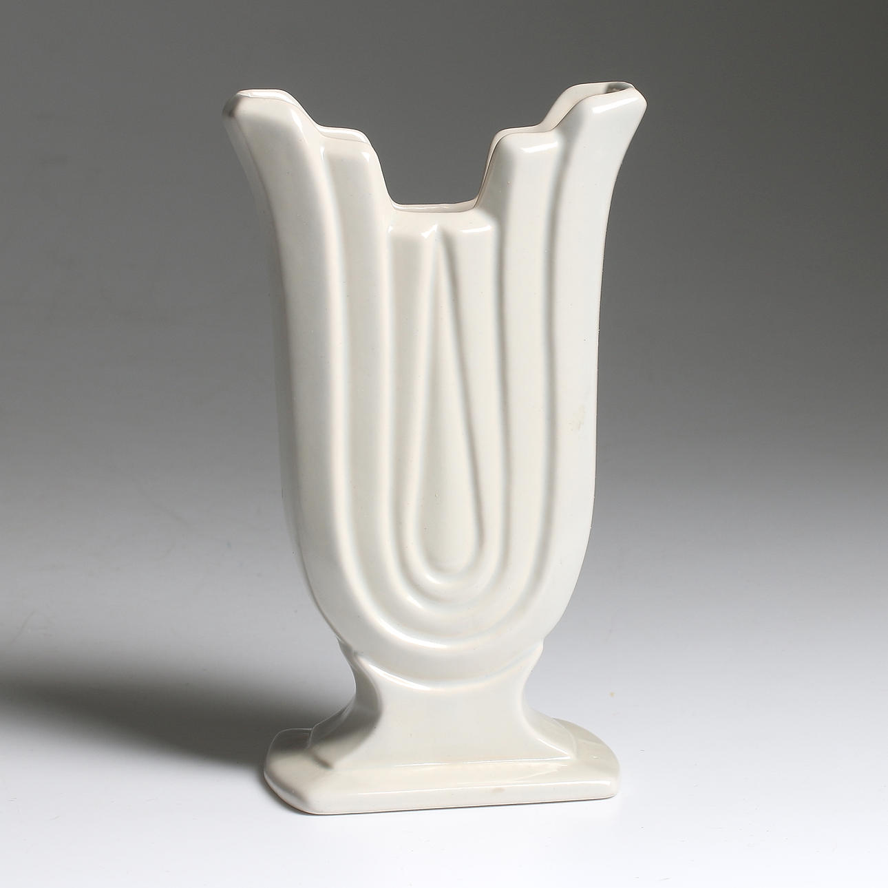 EWALD DAHLSKOG. Vas, fajans, Art Deco, modell D84, Bo Fajans, 1930-tal.