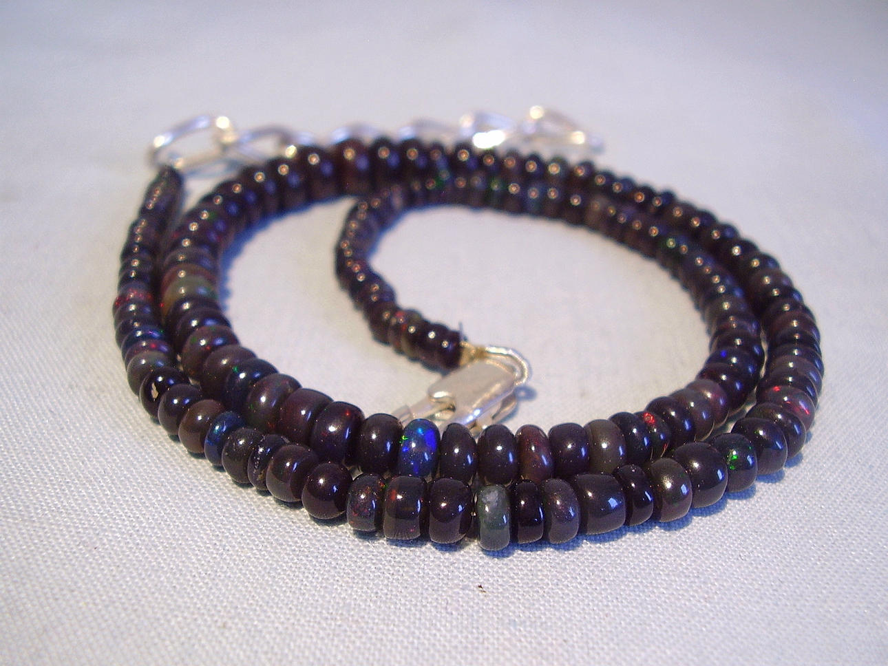 SVART OPAL HALSBAND 73,8 ct.