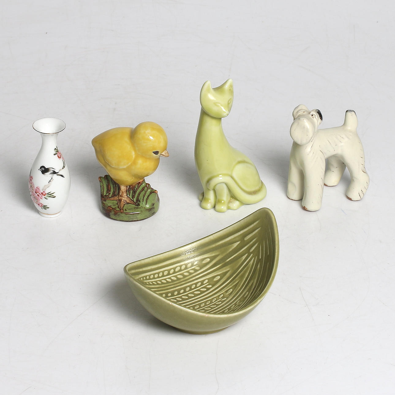 FIGURINER och SKÅL, 5 delar. Bl.a. Lisa Larson, Gunnar Nylund. Gustavsberg, Rörstrand.