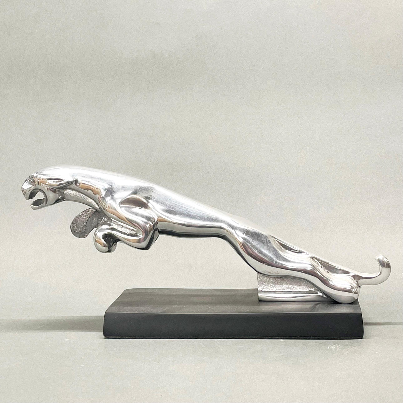 ALUMINIUM JAGUAR DESK MASCOT.