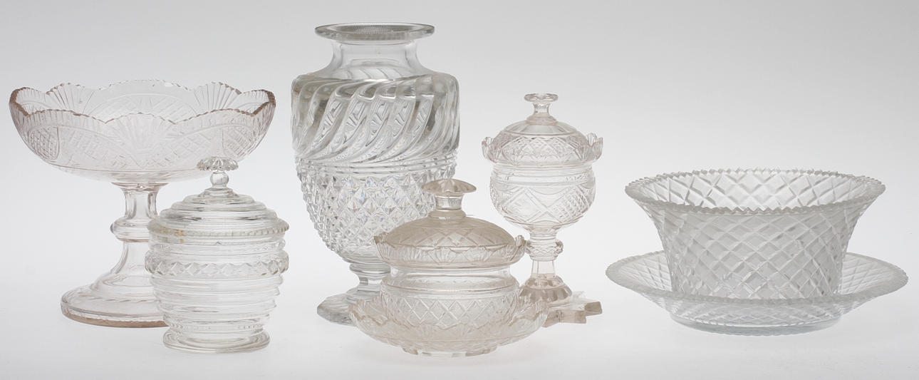 GLASFÖREMÅL, 7 delar, 1800-1900-tal.