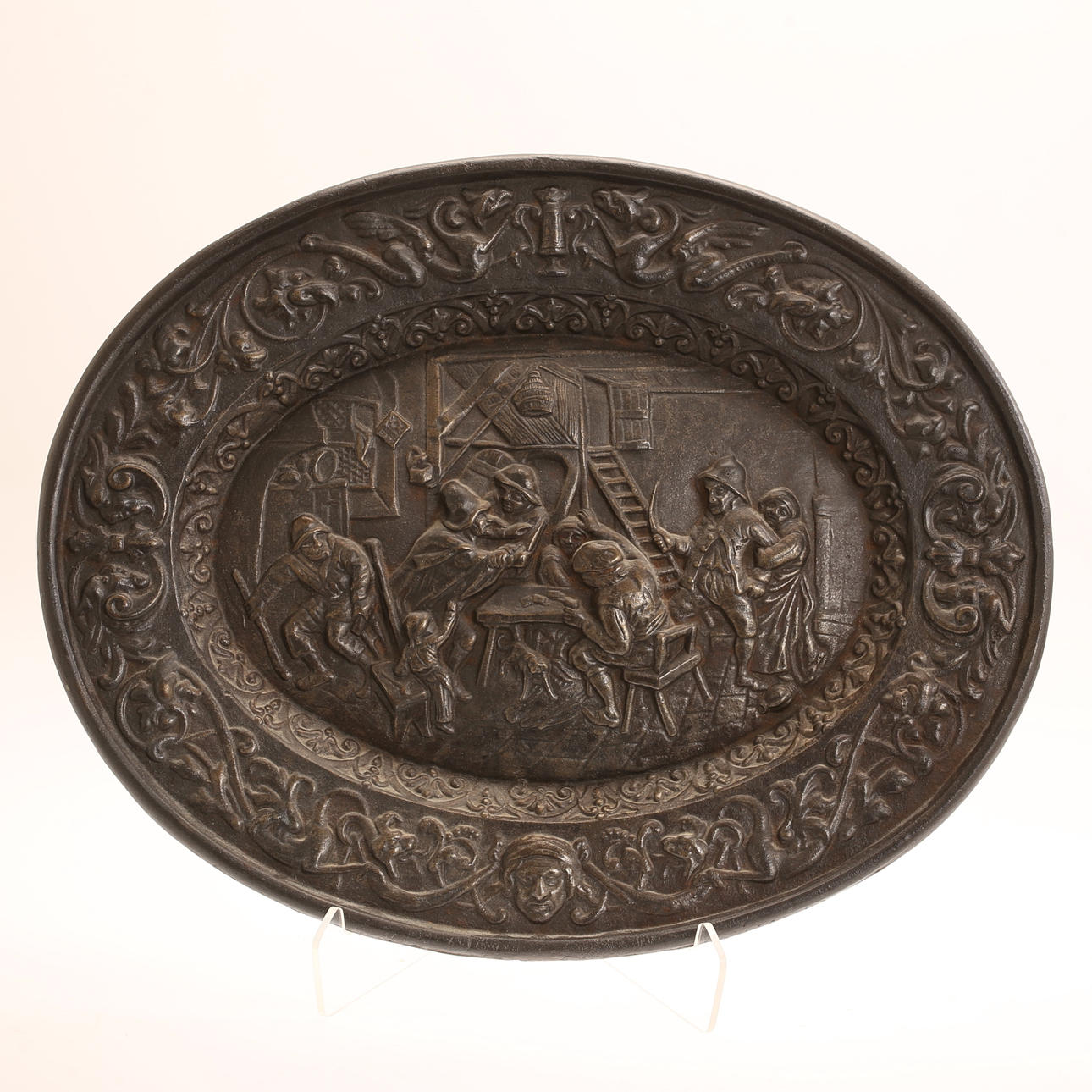 RELIEVE DE PARED, hierro fundido.