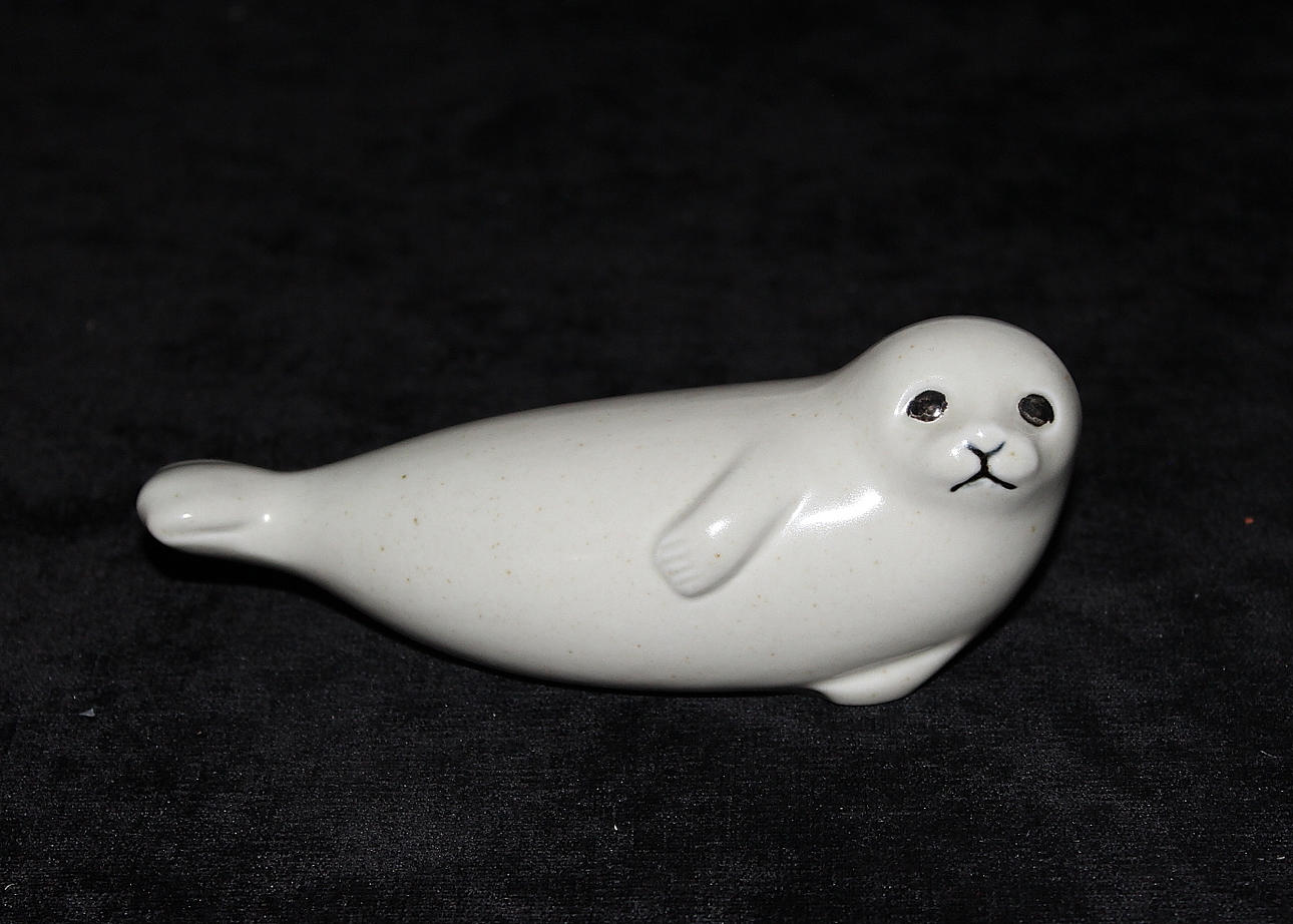 LISA LARSON. figurin, stengods, säl, Gustavsberg.