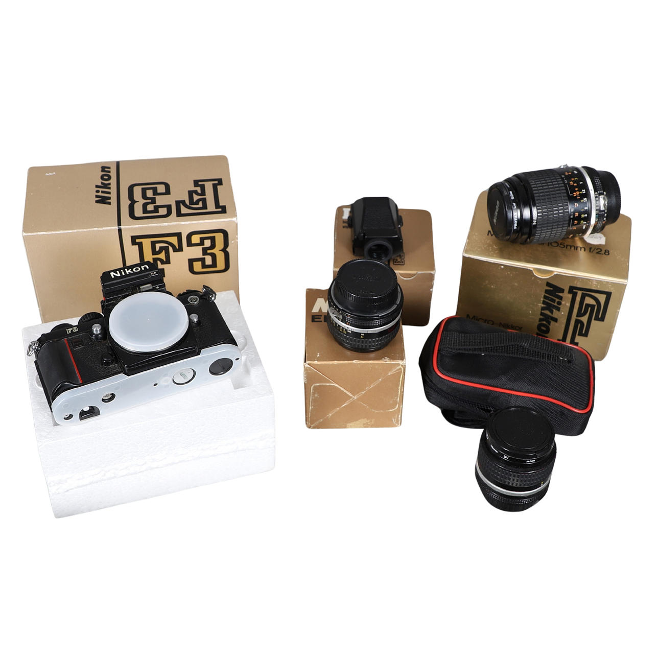 EINE NIKON F3 KAMERA UND ZUBEHÖR.
