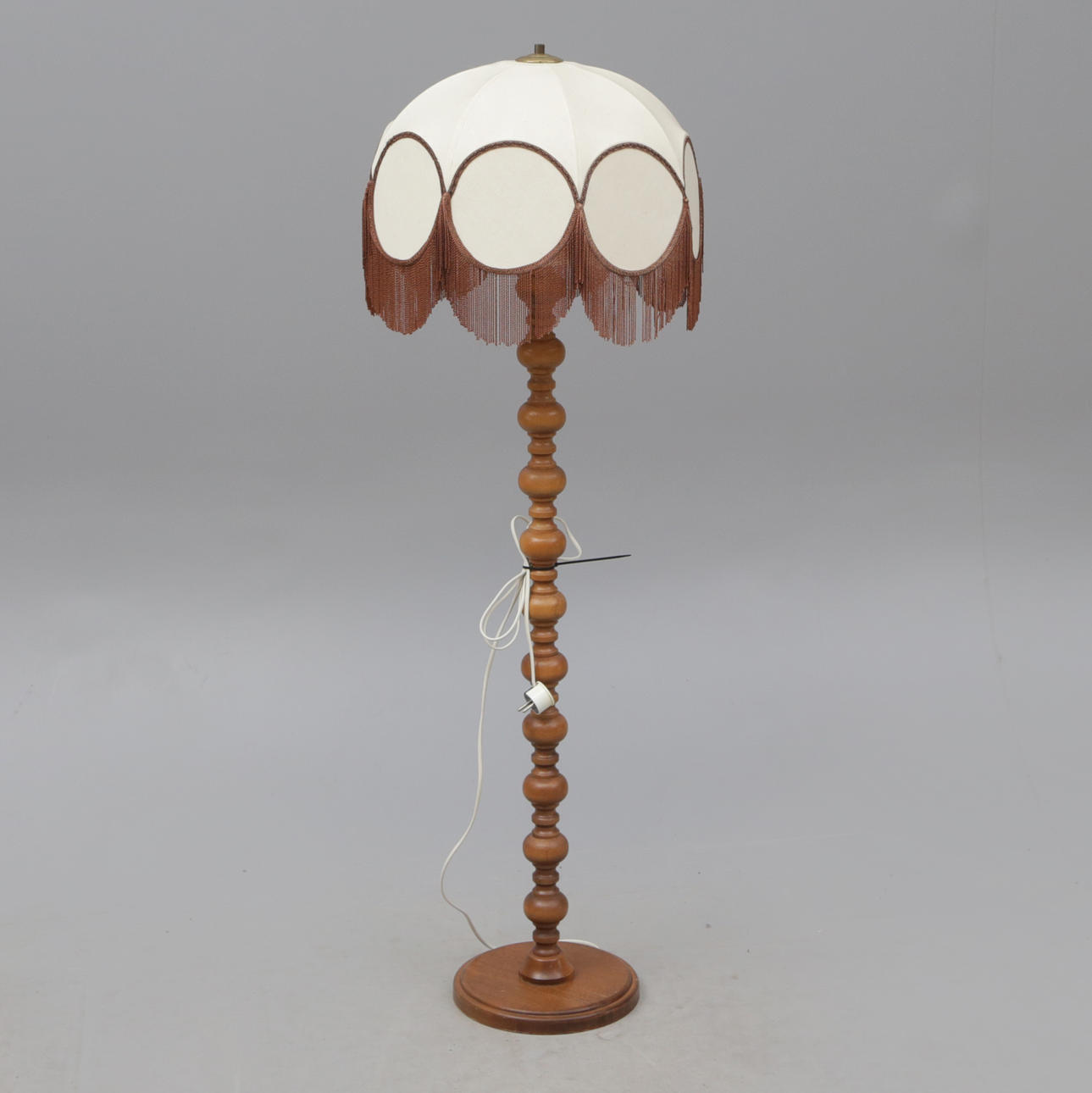 STEHLEUCHTE, gebeiztes Holz.