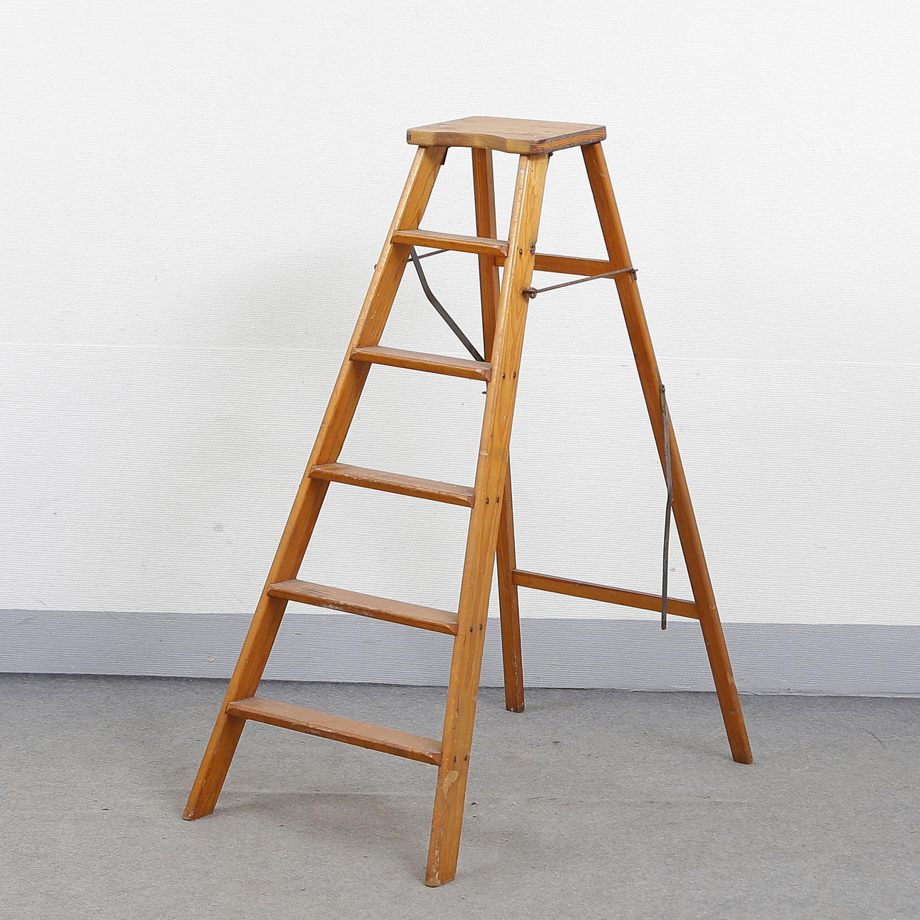 TRAPPSTEGE, TRÄ, 1900-TAL.