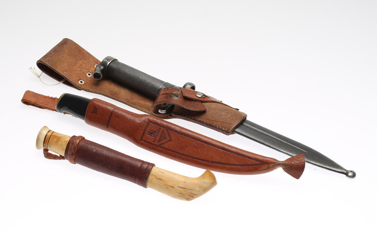 BAJONETT samt 2 st KNIVAR.