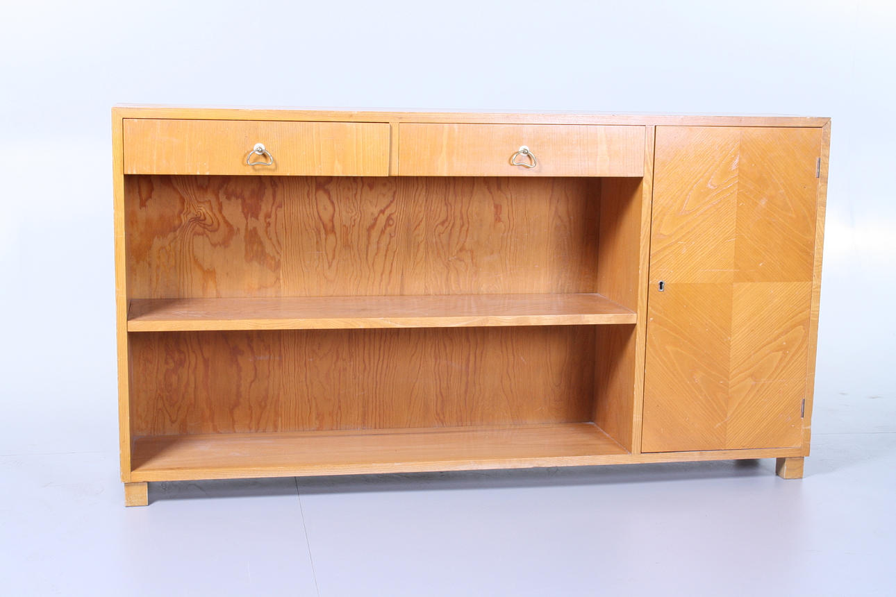 BOKHYLLA, med dörr, 1940-tal.